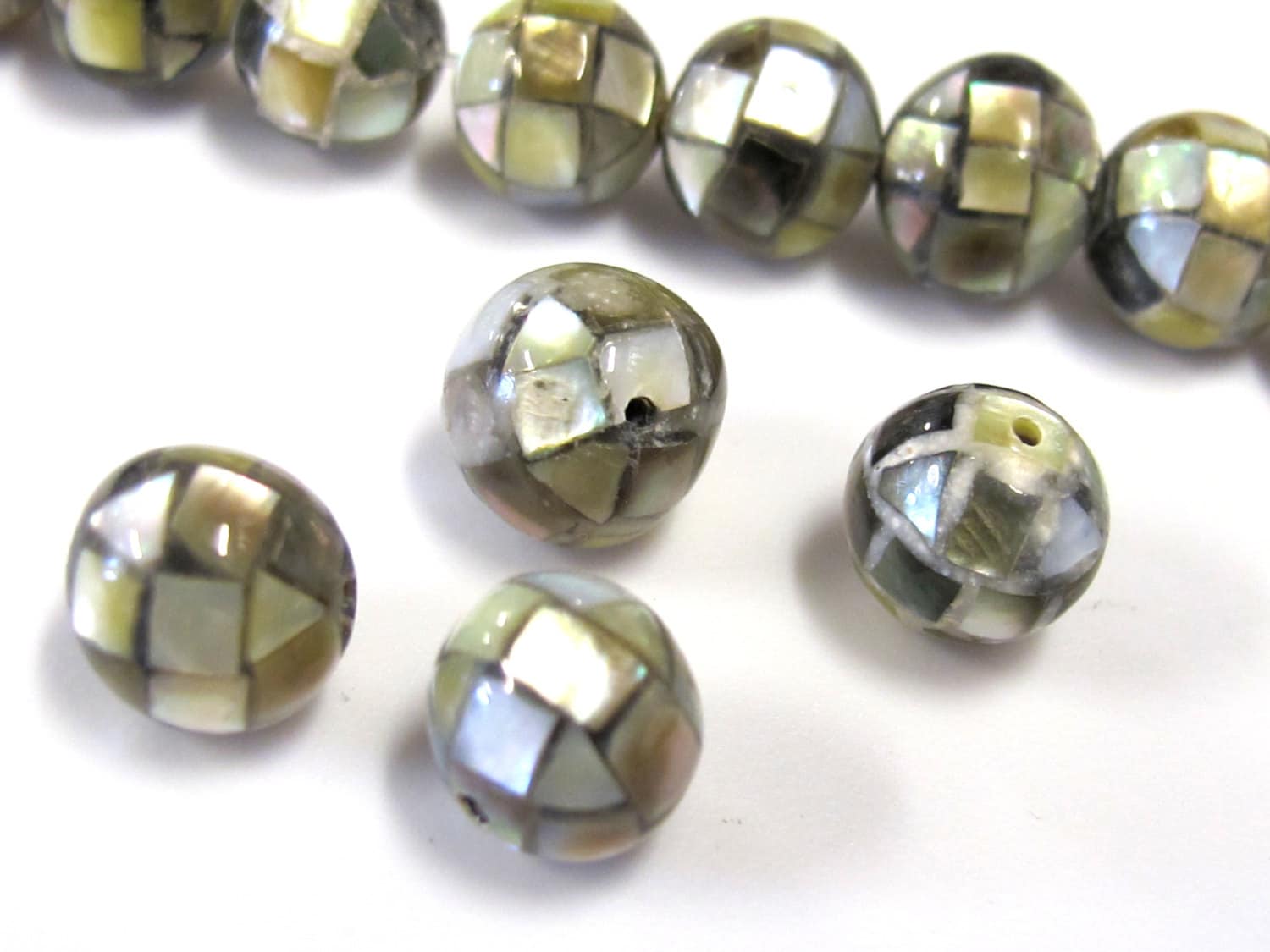 2 Beads - 8 mm size rondelle mother of pearl shell mosaic inlay bead - BD924