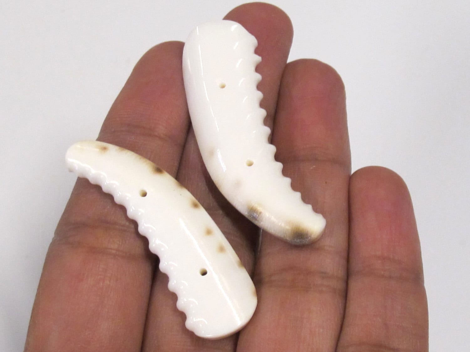 2 pcs - Carved cowrie tooth shape tribal 2 hole button pendant bead - SP060