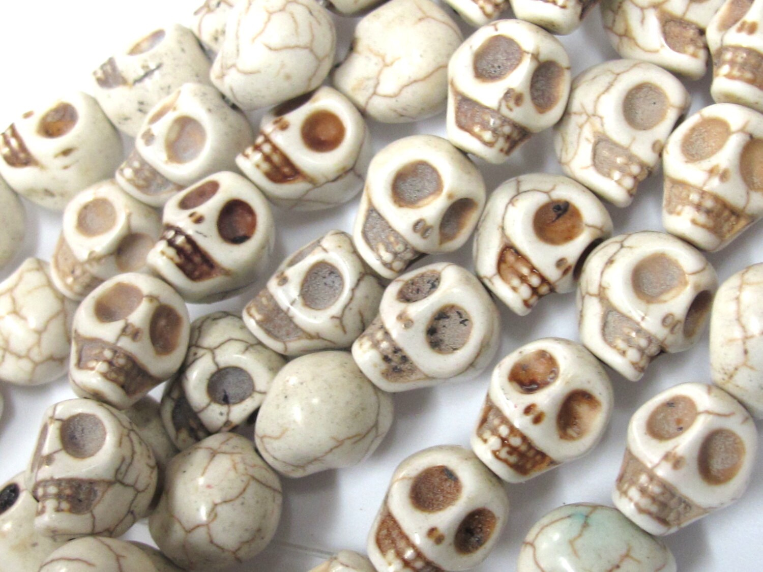 10 Beads - 14 mm x 12 mm White Howlite turquoise skull beads - GM412