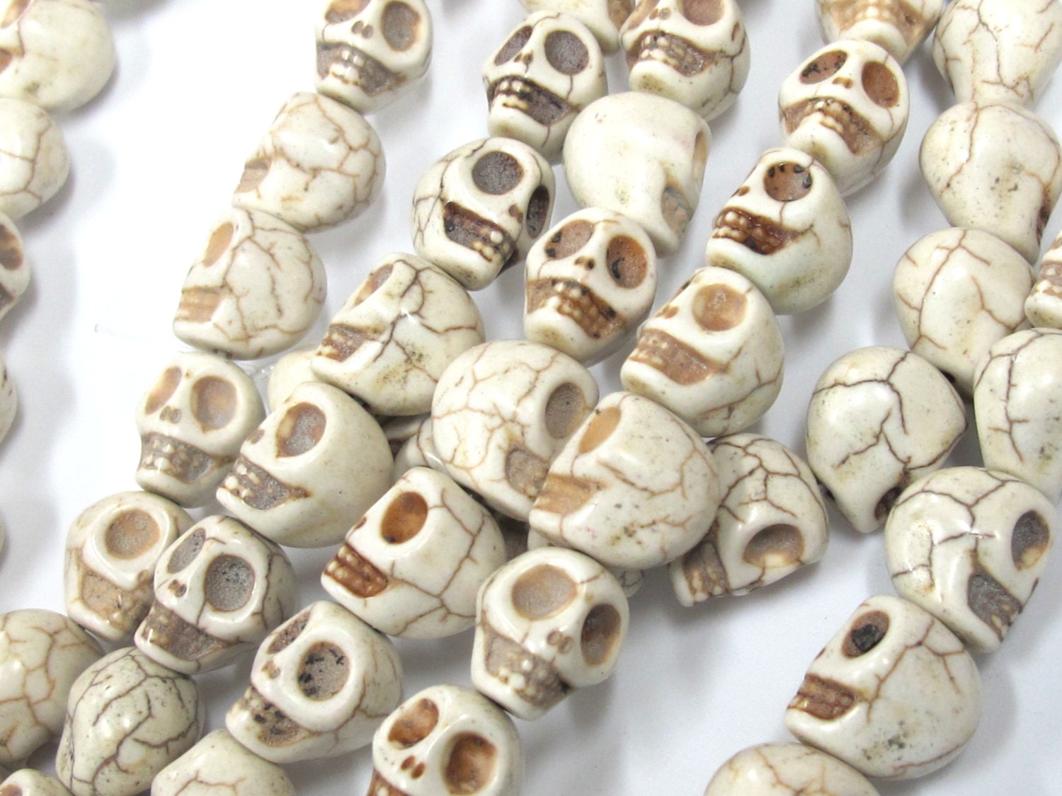 10 Beads - 14 mm x 12 mm White Howlite turquoise skull beads - GM412