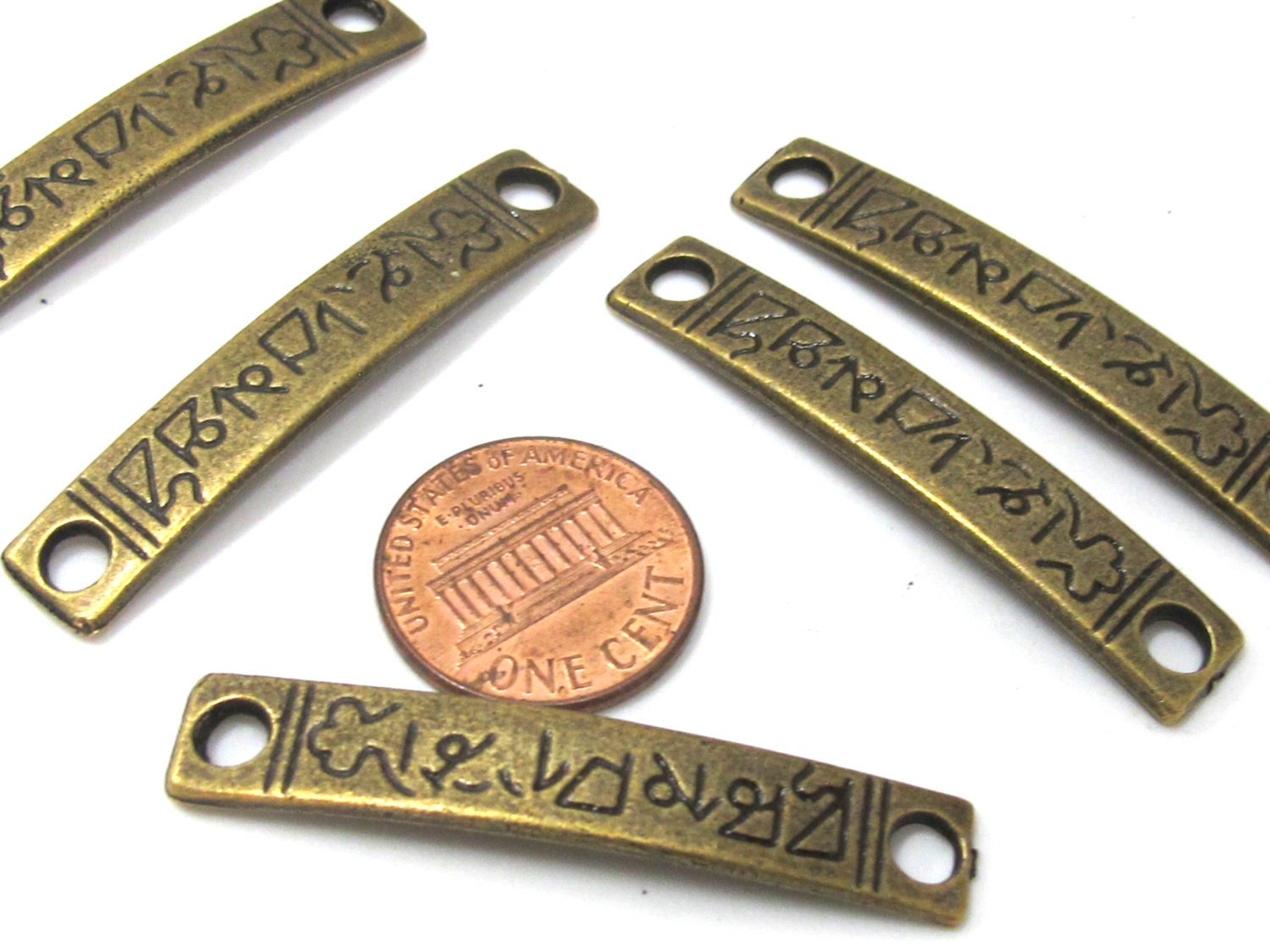2 pcs - Light weight rectangular brass color yoga om metal connector pendant charm beads - BD934