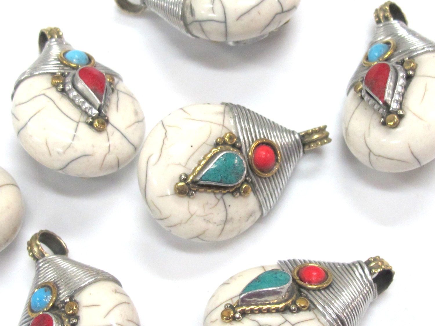 1 Pendant - Reversible Tibetan silver white crackle resin pendant with coiled wire bail design turquoise inlay - PM528
