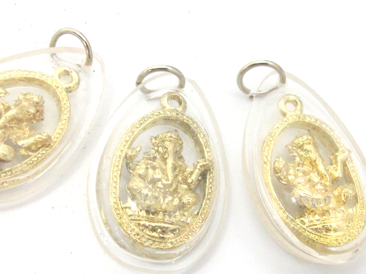 1 Pendant - Hindu lord Ganesha gold color plated brass charm pendant encased in clear resin from Nepal - great for keyring bag charm - PM520