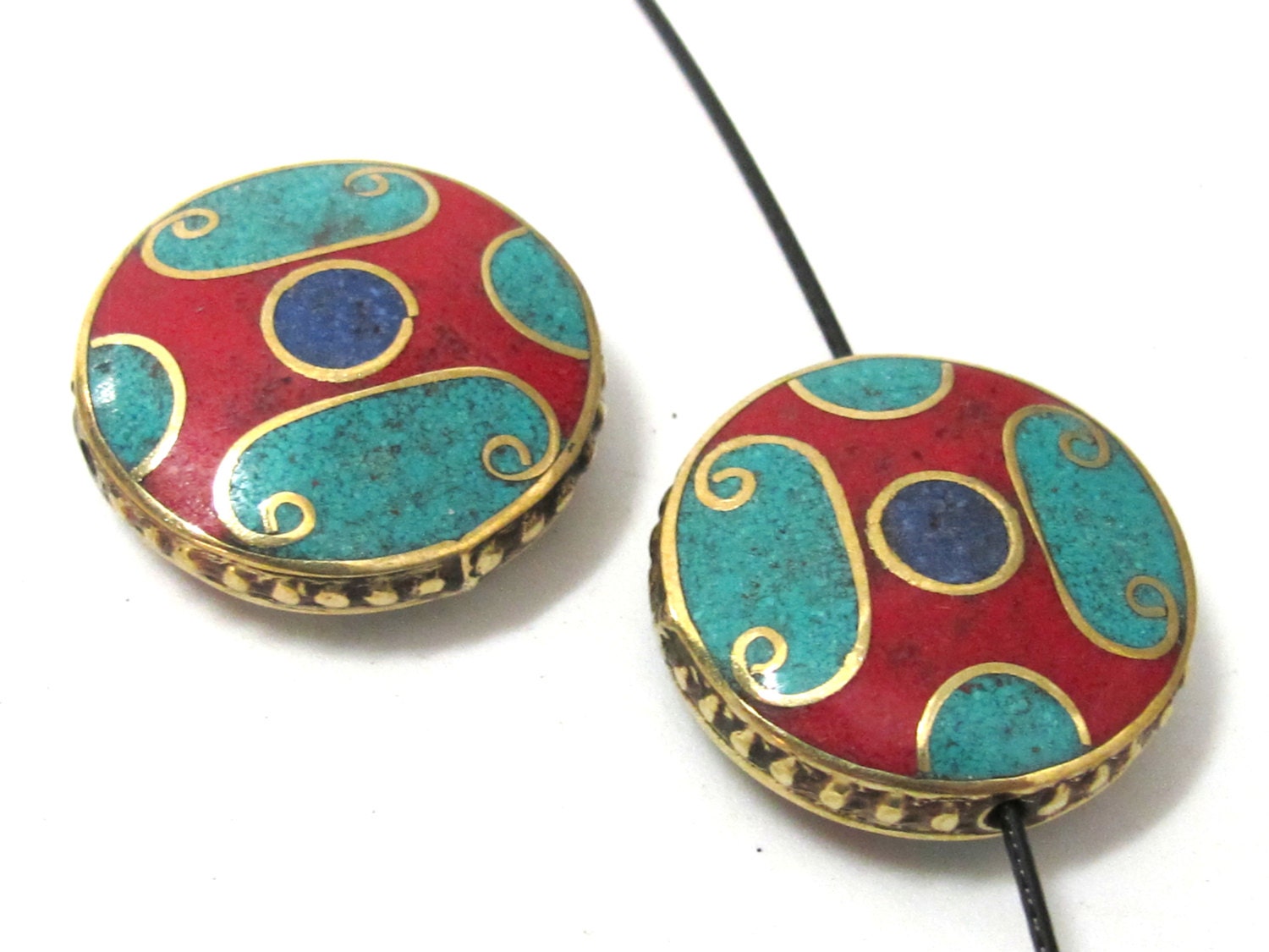 1 BEAD - Beautiful round disc tibetan brass bead with turquoise coral lapis inlay 24 mm - BD932