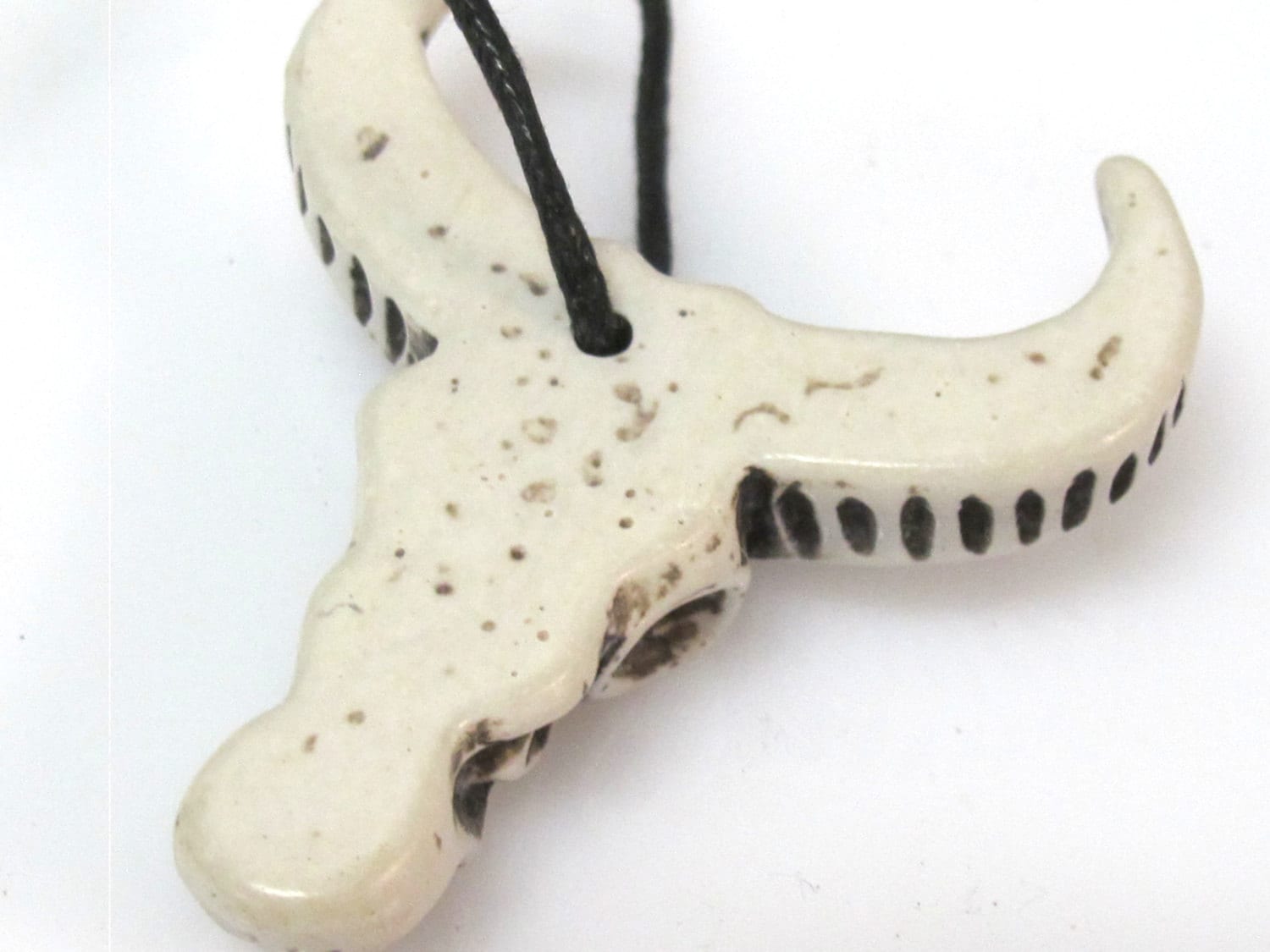 1 Pendant - Large cattle skull head double horn design resin pendant - PB111