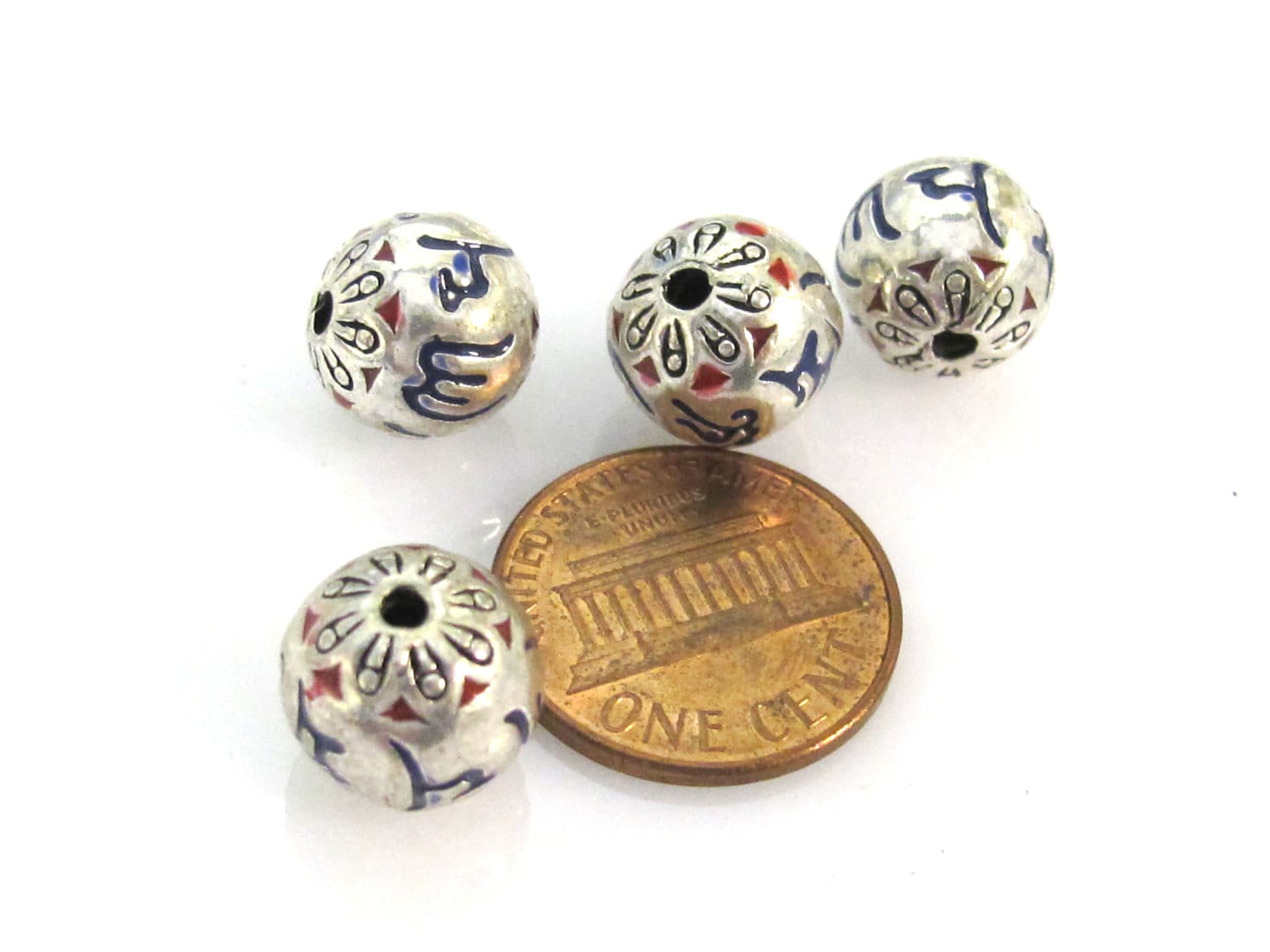2 beads - Tibetan Om mantra 10 mm Om mantra etched bead with lotus floral design - BD944
