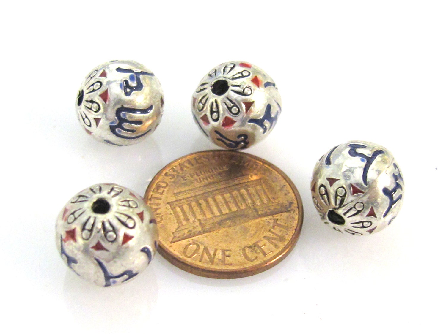 2 beads - Tibetan Om mantra 10 mm Om mantra etched bead with lotus floral design - BD944