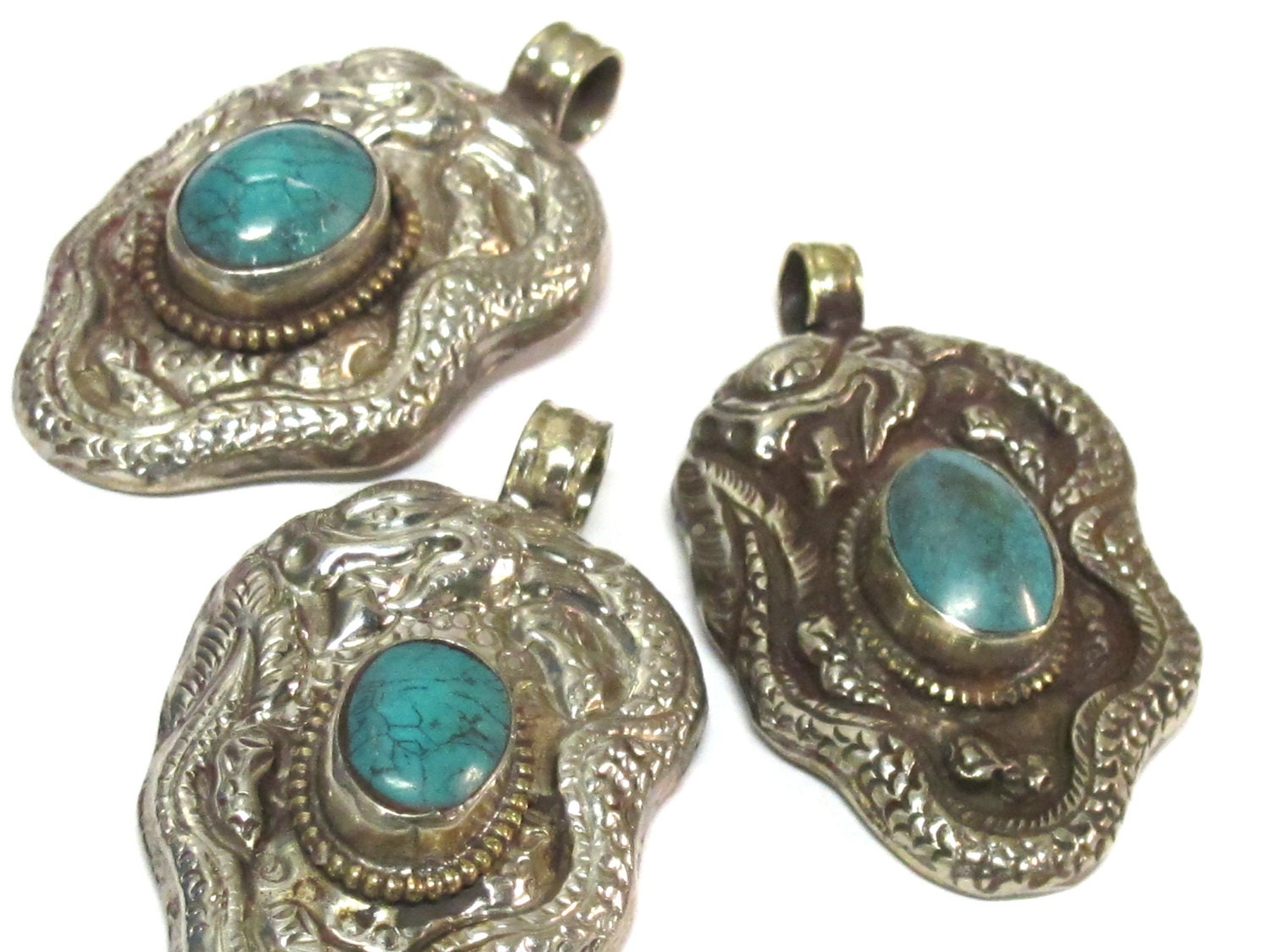 Tibetan silver repousse dragon pendant inlaid with turquoise -Nepal pendant - 1 pendant - PM271Cx