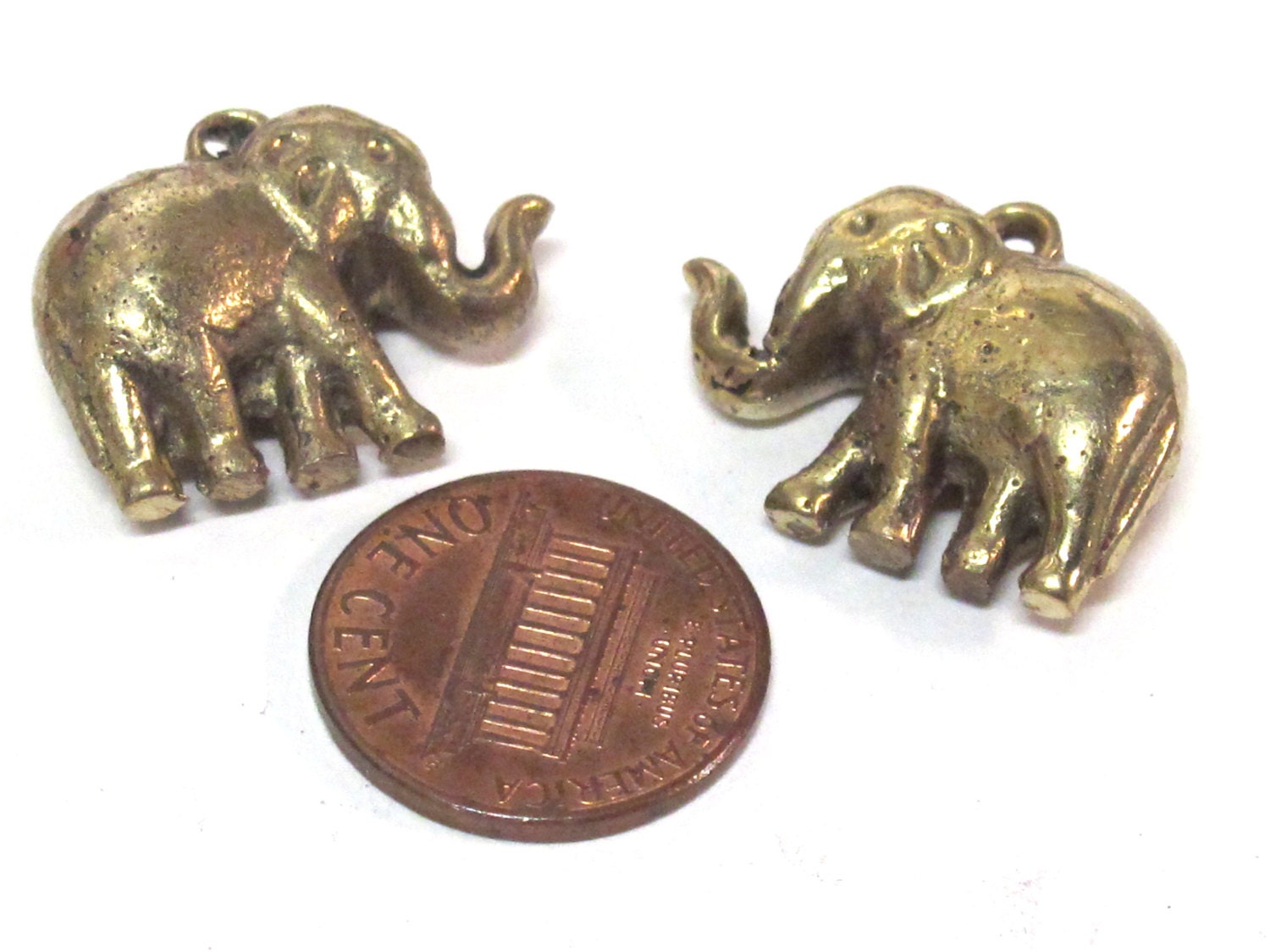 1 Pendant - Ethnic solid brass antiqued look elephant pendant from Nepal small size - CP119