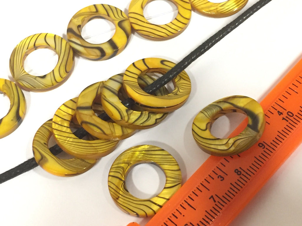 4 beads - Yellow color striped shell donut ring shape bead frames - BD943