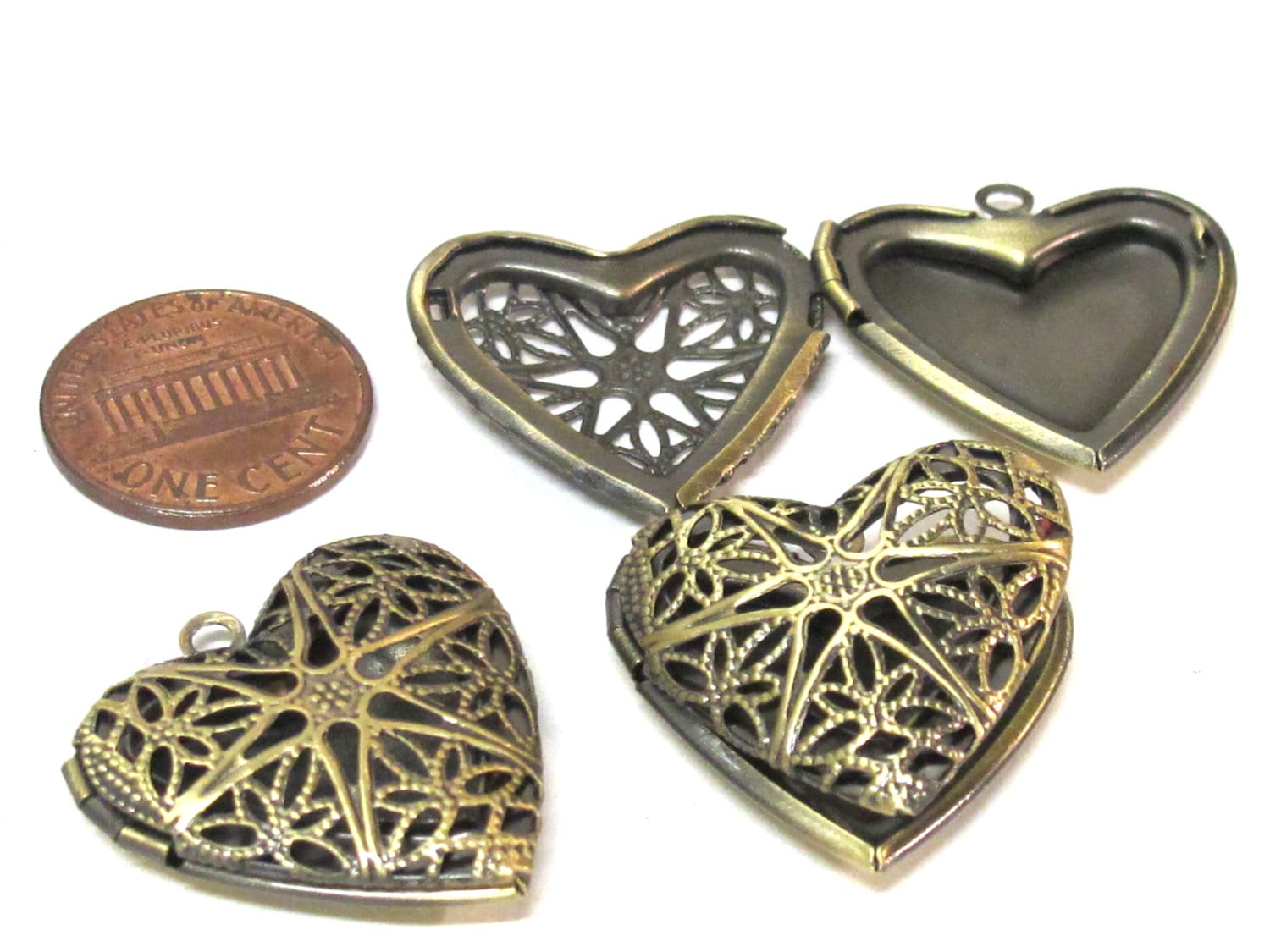 2 pendants - Heart shape antiqued brass tone filigree locket charm pendants - 26 mm x 26 mm - PM547