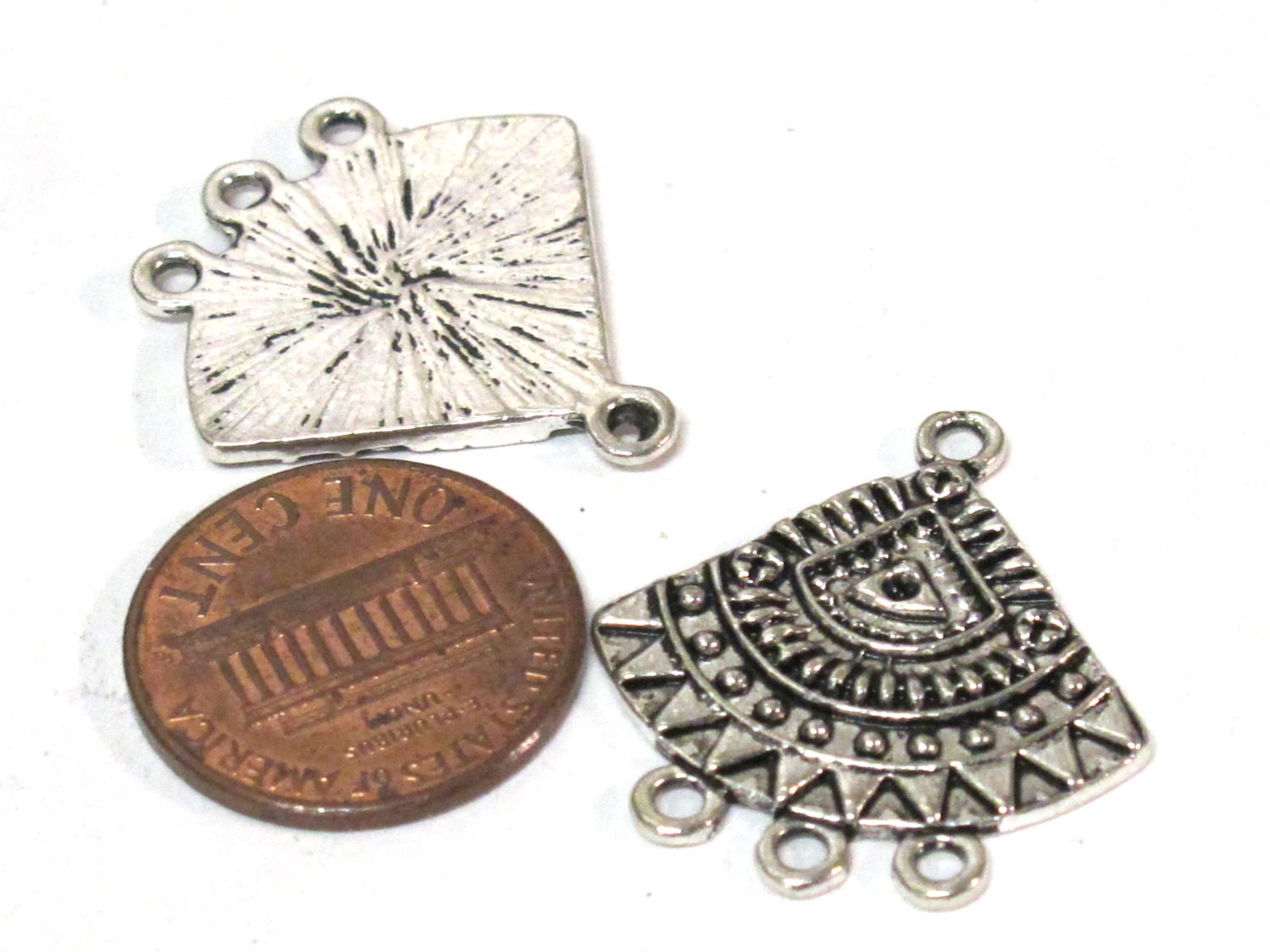 6 Pieces - Triangular shape tribal charms sun shield design antiqued silver finish charm pendants 26 mm x 24 mm - CM200