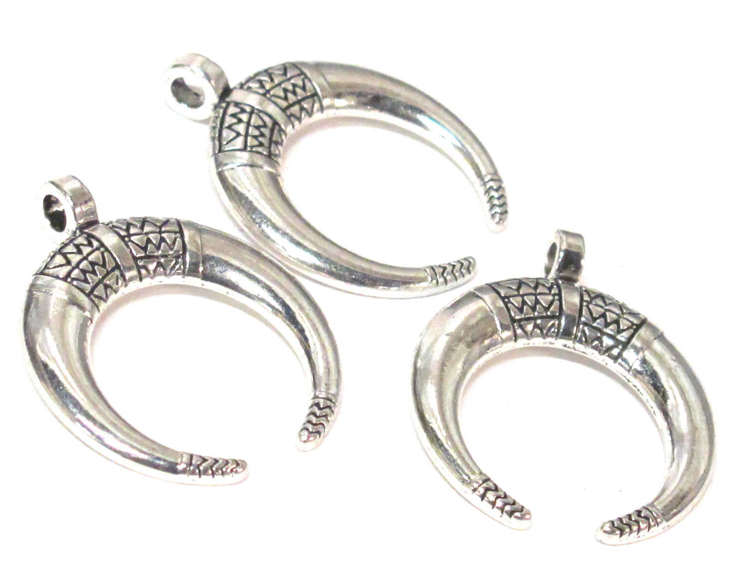 8 pendants charms- Crescent moon shape charm pendants supply silver tone - CM201