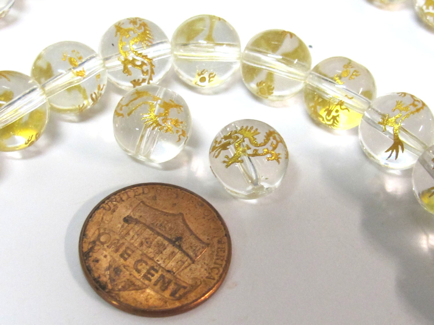 2 BEADS - Quartz gemstone beads with gold color Dragon painting - 10mm - GM358G