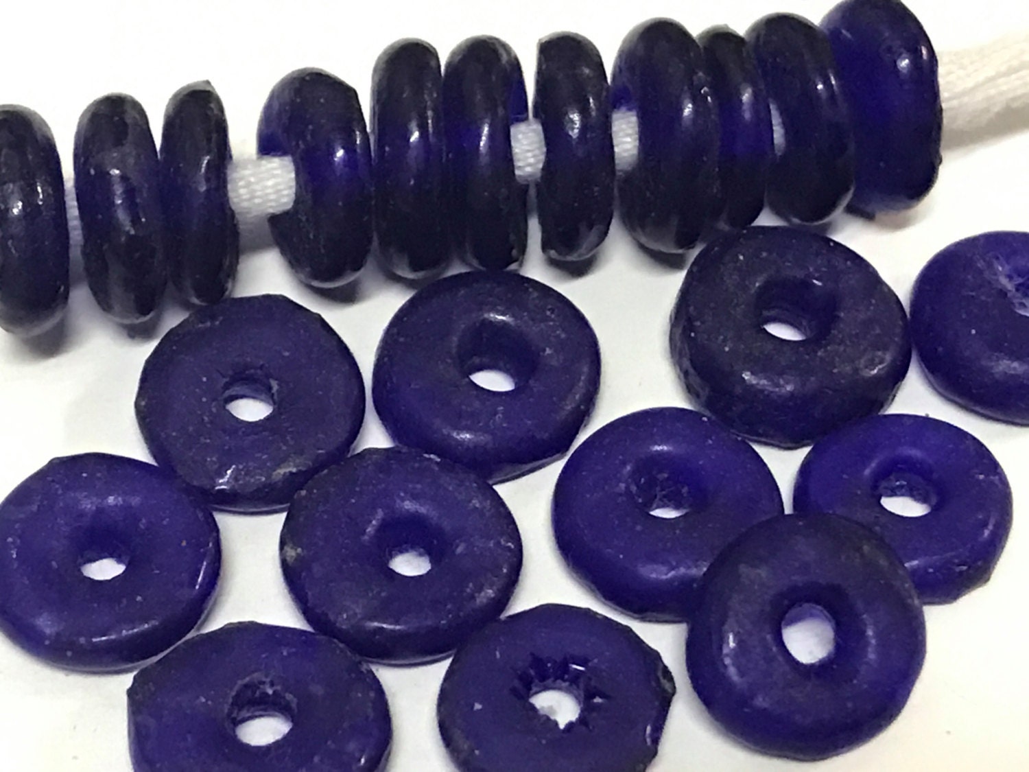 10 BEADS - Purple blue African recycled glass donut shape disc beads - AB057
