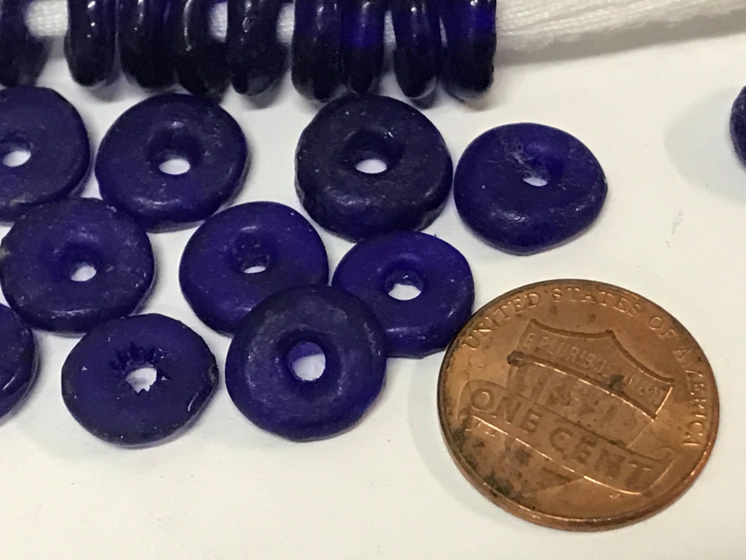 10 BEADS - Purple blue African recycled glass donut shape disc beads - AB057
