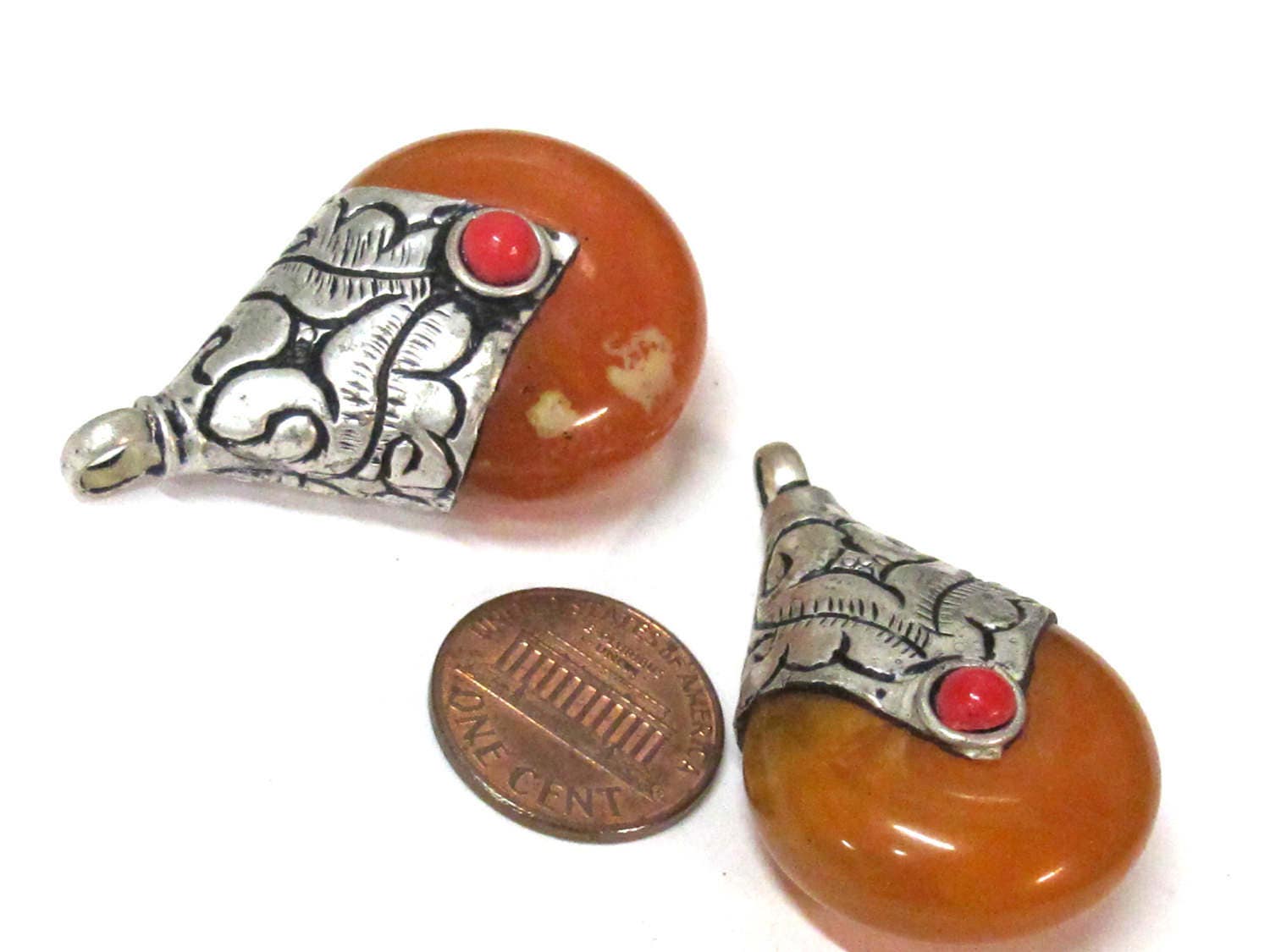 1 Pendant - Tibetan silver yellow honey copal resin reversible pendant with floral design on bail - PM554D