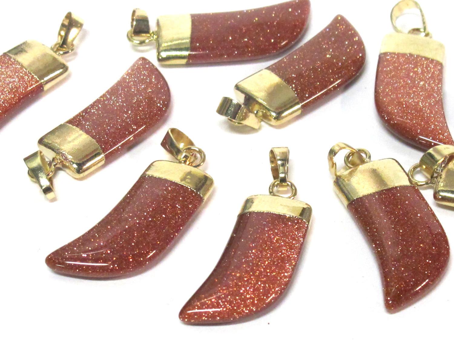 1 Pendant - Beautiful golden sandstone gemstone horn shape pendant with golden bail - PM324E