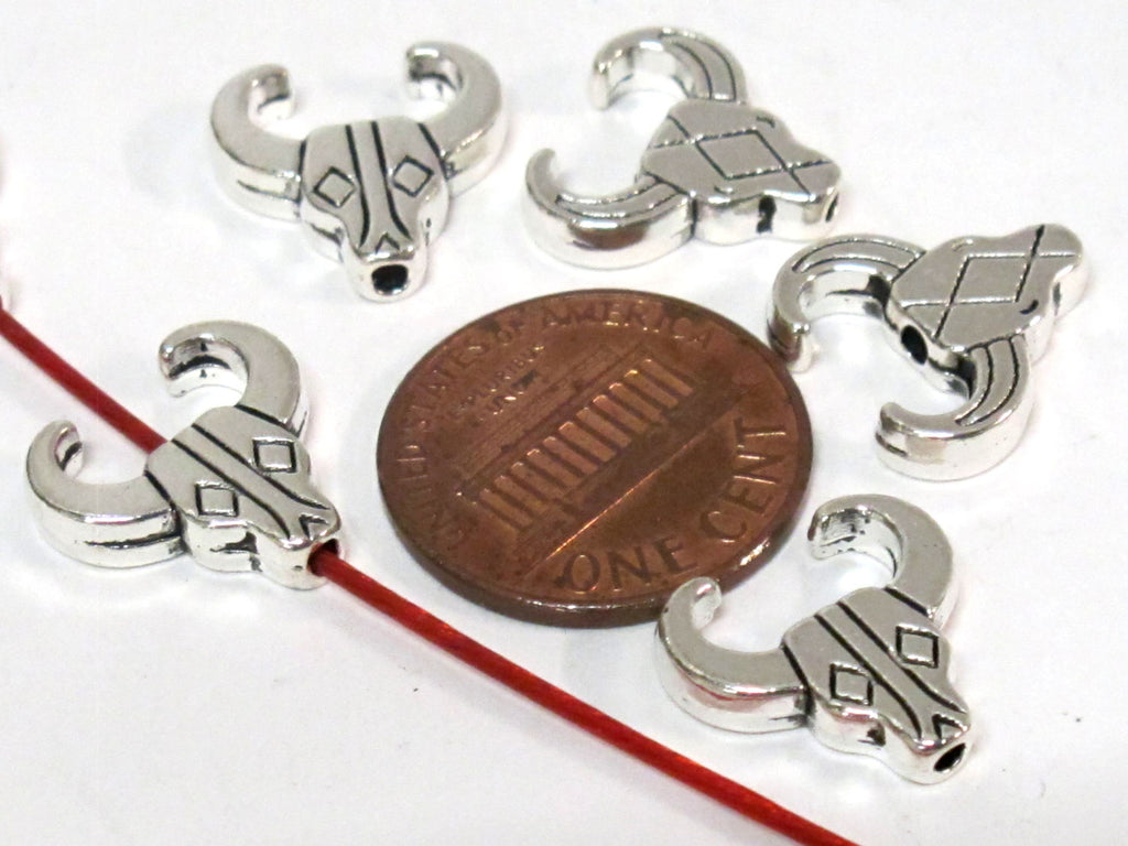 8 cattle skull bull charm beads -Farm cattle buffalo animal bull head shape silver tone metal beads - BD956