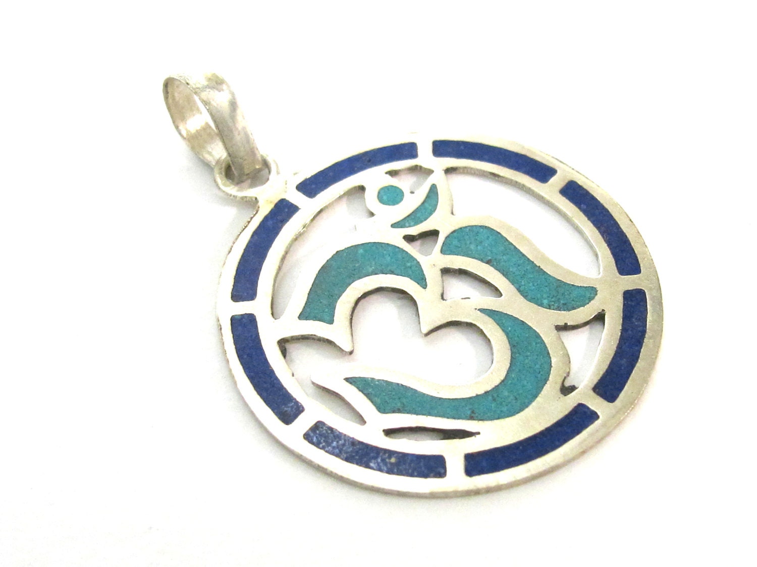 1 pendant - Sanskrit Om Round shape Nepal pendant with turquoise lapis inlay - ohm yoga charms PM540F