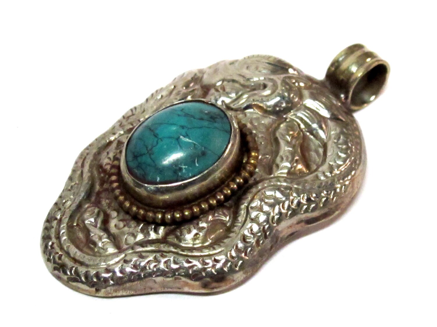 Tibetan silver repousse dragon pendant inlaid with turquoise -Nepal pendant - 1 pendant - PM271Cx