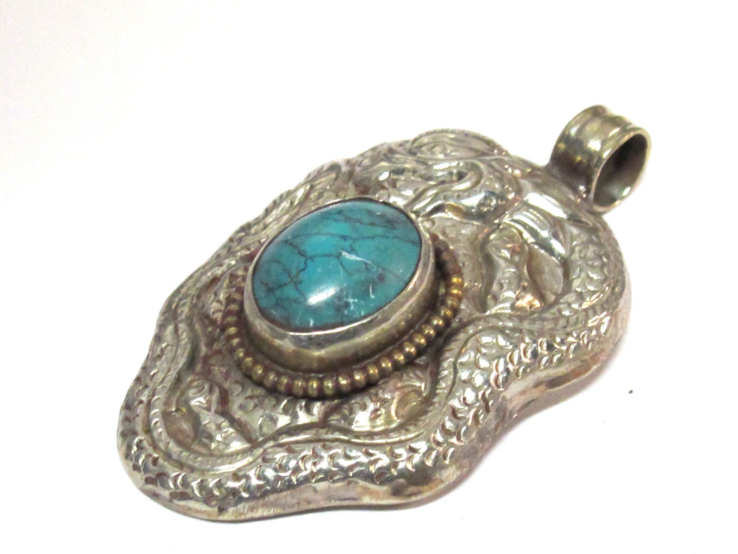 Tibetan silver repousse dragon pendant inlaid with turquoise -Nepal pendant - 1 pendant - PM271Cx