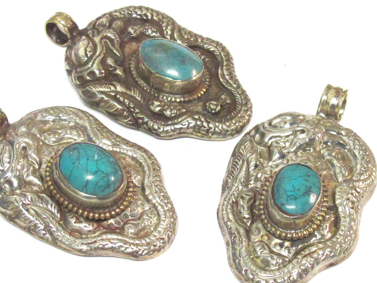 Tibetan silver repousse dragon pendant inlaid with turquoise -Nepal pendant - 1 pendant - PM271Cx