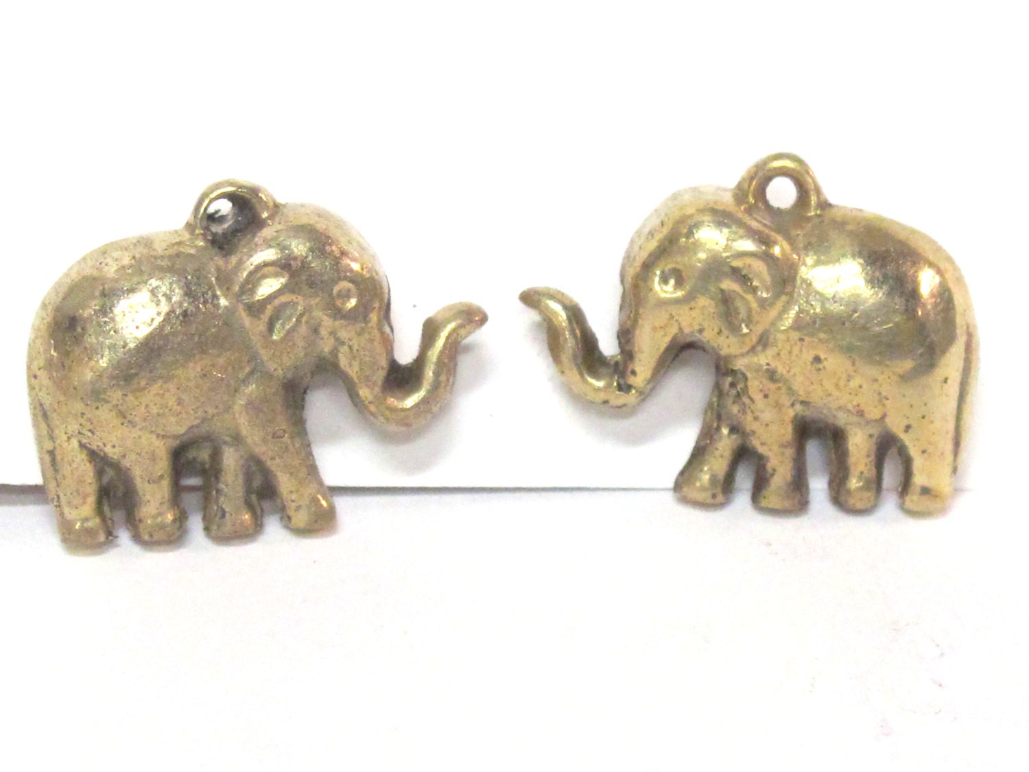 1 Pendant - Ethnic solid brass antiqued look elephant pendant from Nepal small size - CP119