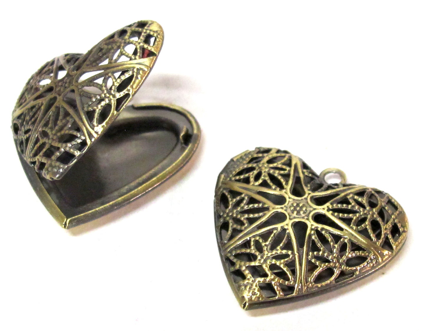 2 pendants - Heart shape antiqued brass tone filigree locket charm pendants - 26 mm x 26 mm - PM547