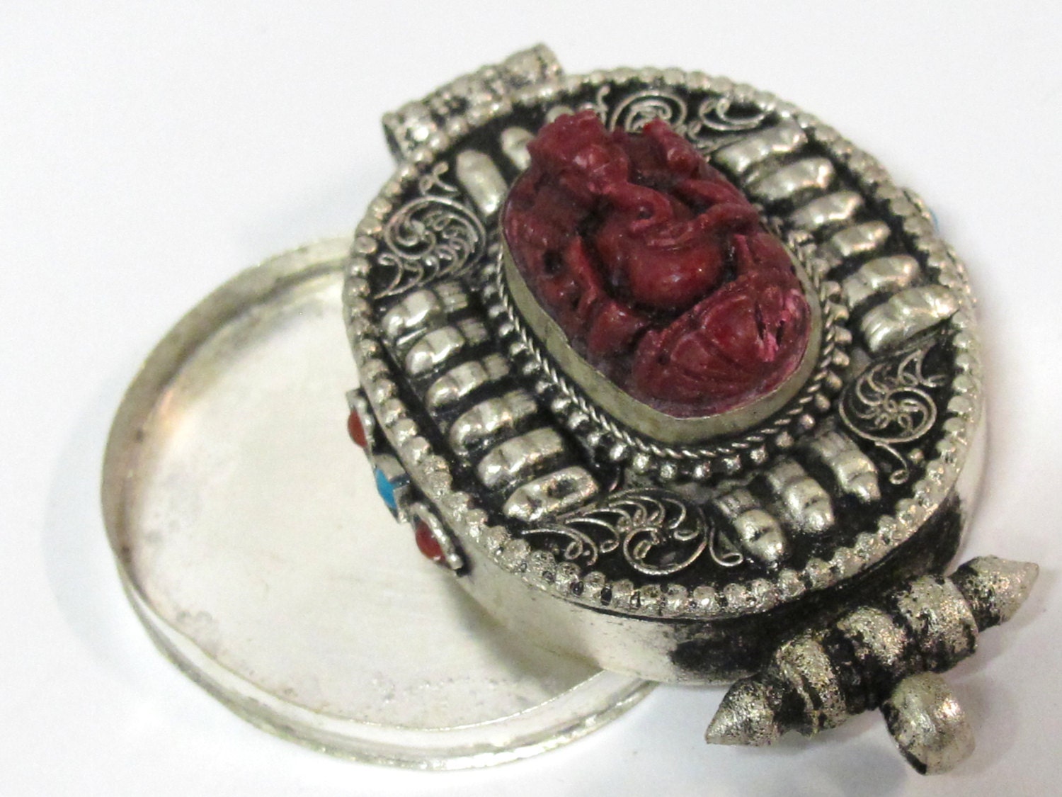 Beautiful red Ganesha Ghau prayer box pendant - PM152C