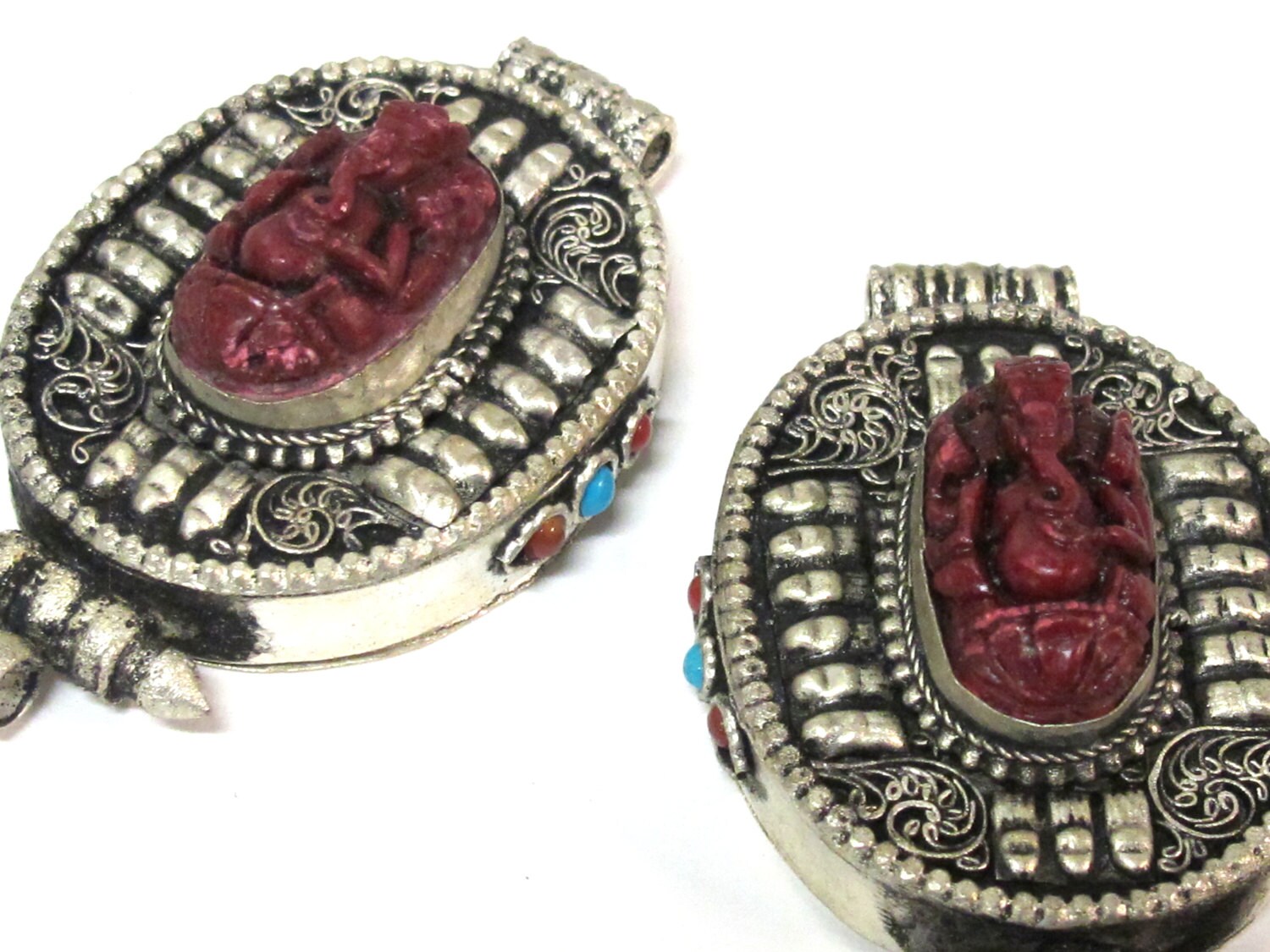Beautiful red Ganesha Ghau prayer box pendant - PM152C