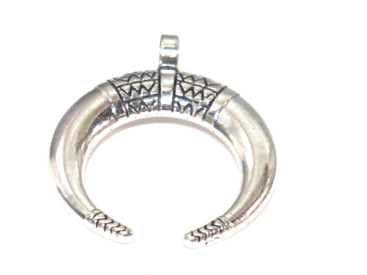 8 pendants charms- Crescent moon shape charm pendants supply silver tone - CM201