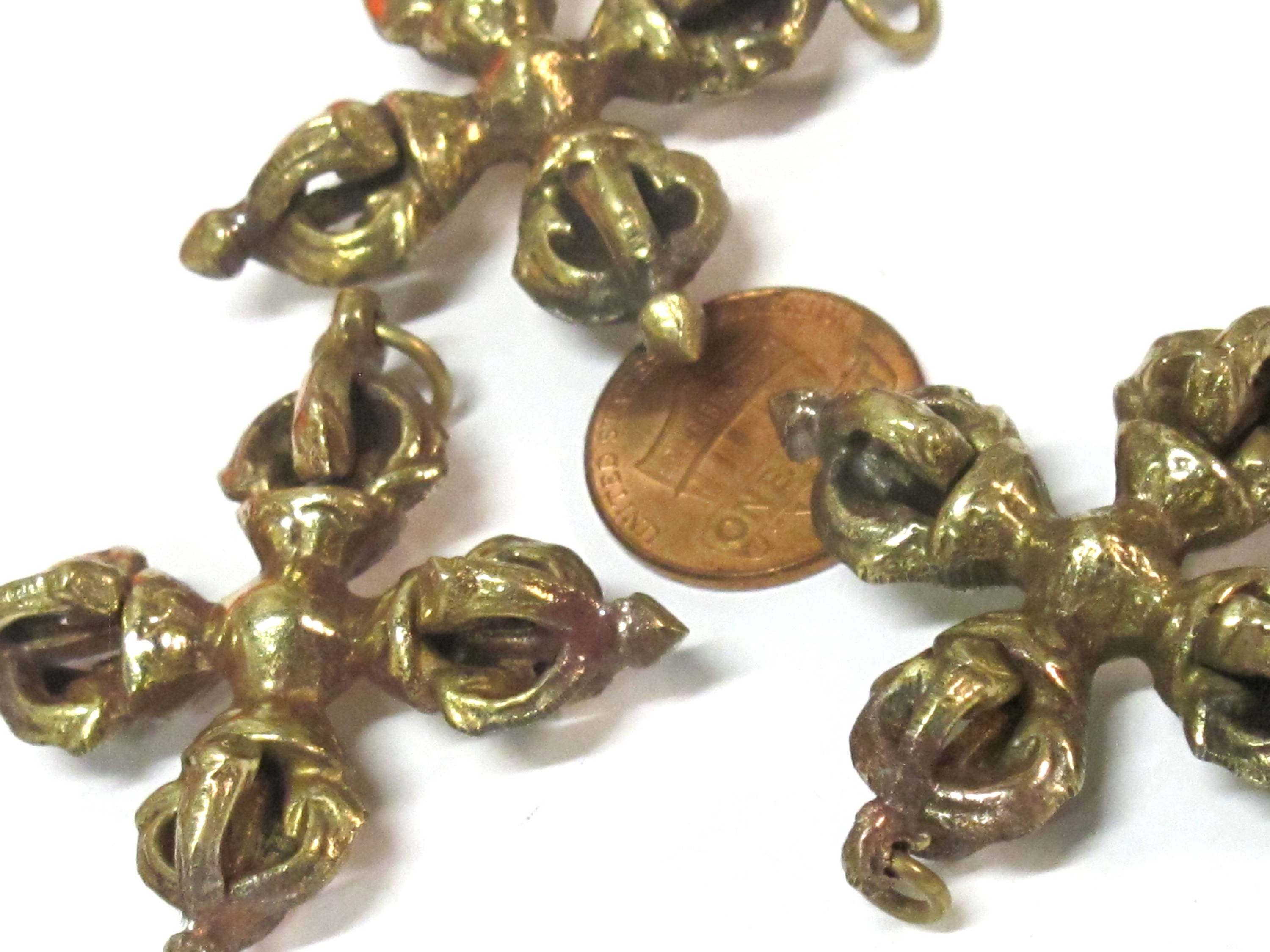 1 Pendant - Tibetan double dorje vajra solid Brass pendant - Nepal Tibetan mala making jewelry supplies -- CP122