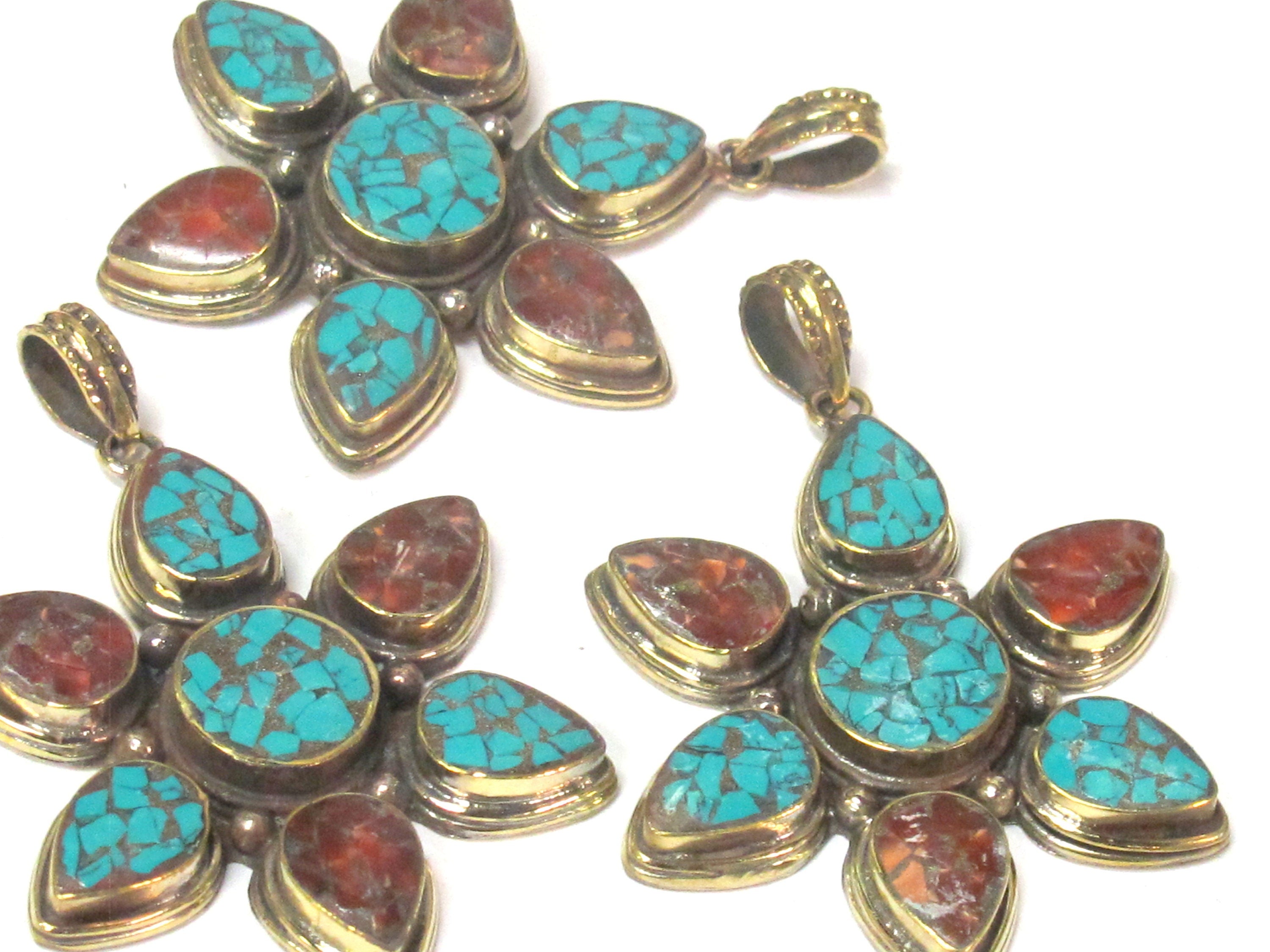 1 Pendant - Ethnic Tibetan brass flower shape turquoise coral mosaic inlay pendant from Nepal - PM561