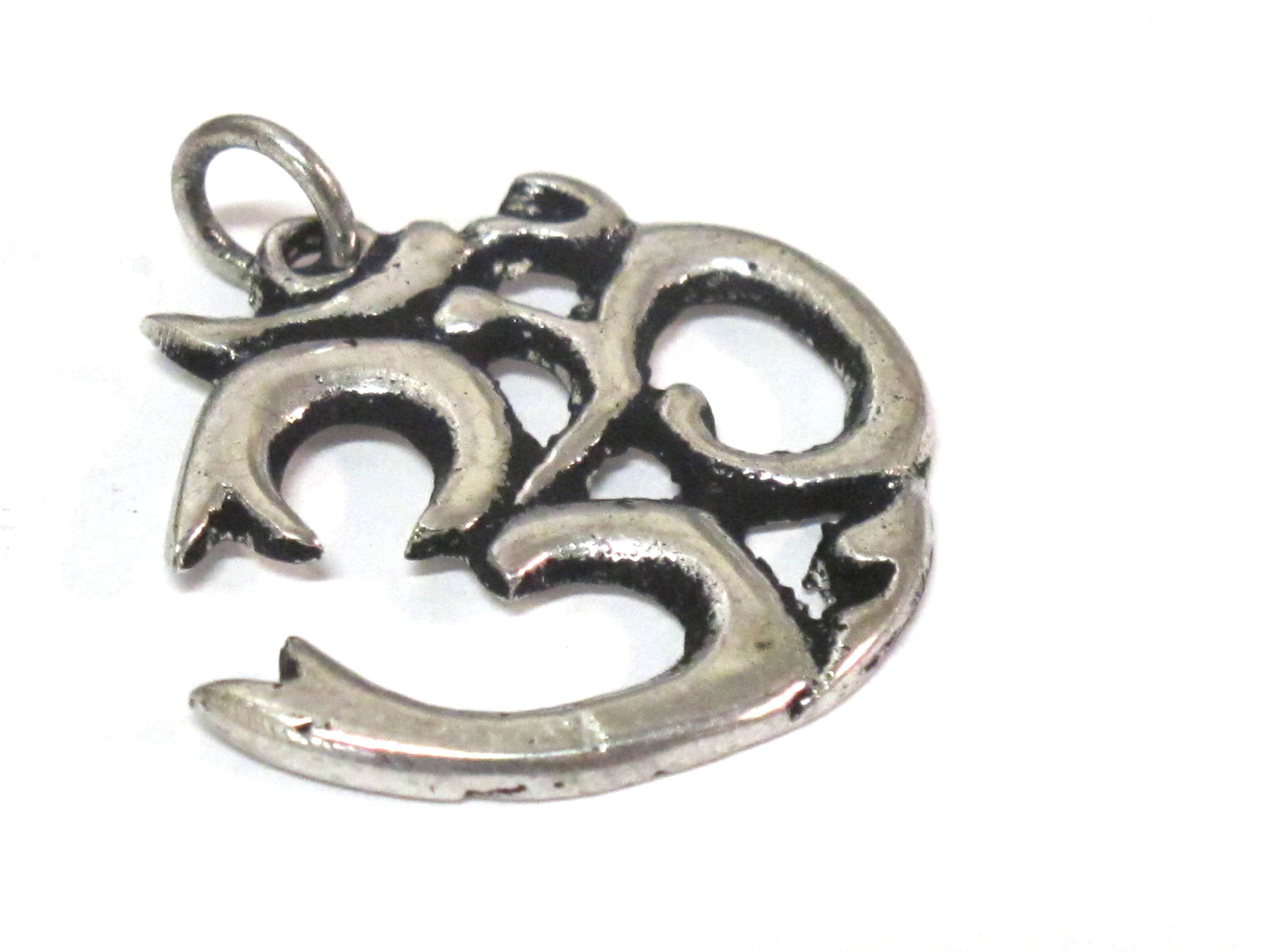 1 pendant - Tibetan antiqued silver finish Om mantra pendant from Nepal - yoga meditation jewelry making supplies CP123