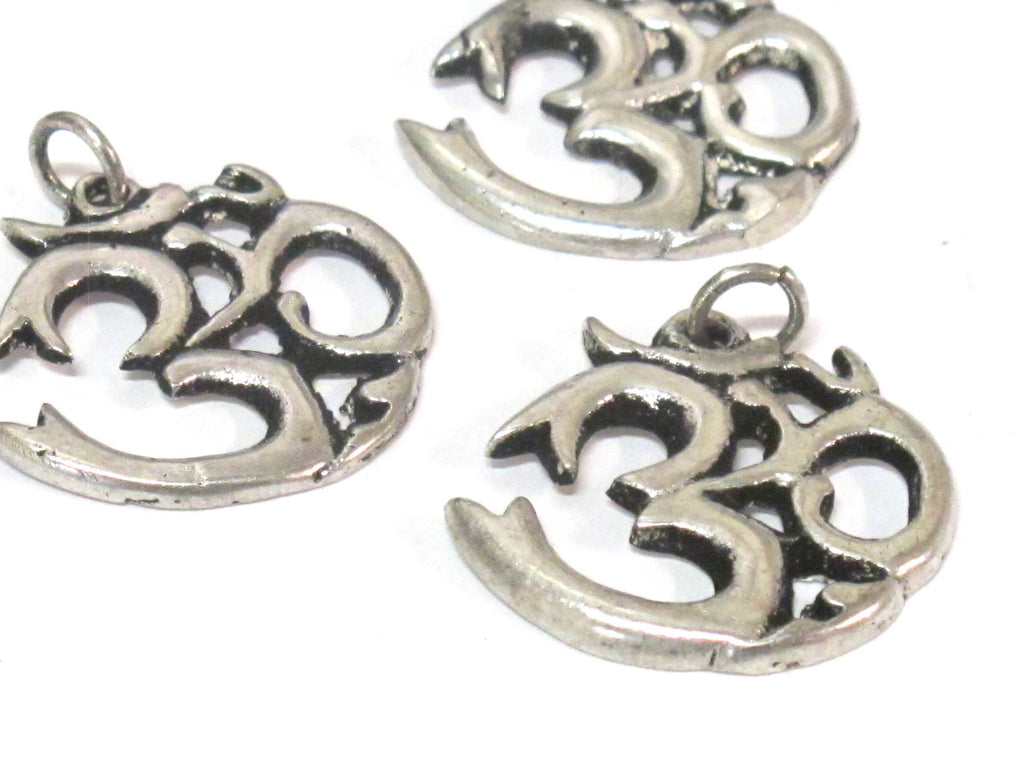 1 pendant - Tibetan antiqued silver finish Om mantra pendant from Nepal - yoga meditation jewelry making supplies CP123