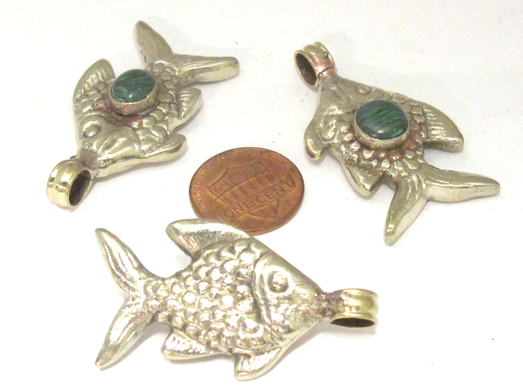 1 Pendant - Dual sided Tibetan silver fish repousse pendant with malachite inlay from Nepal - PM563C