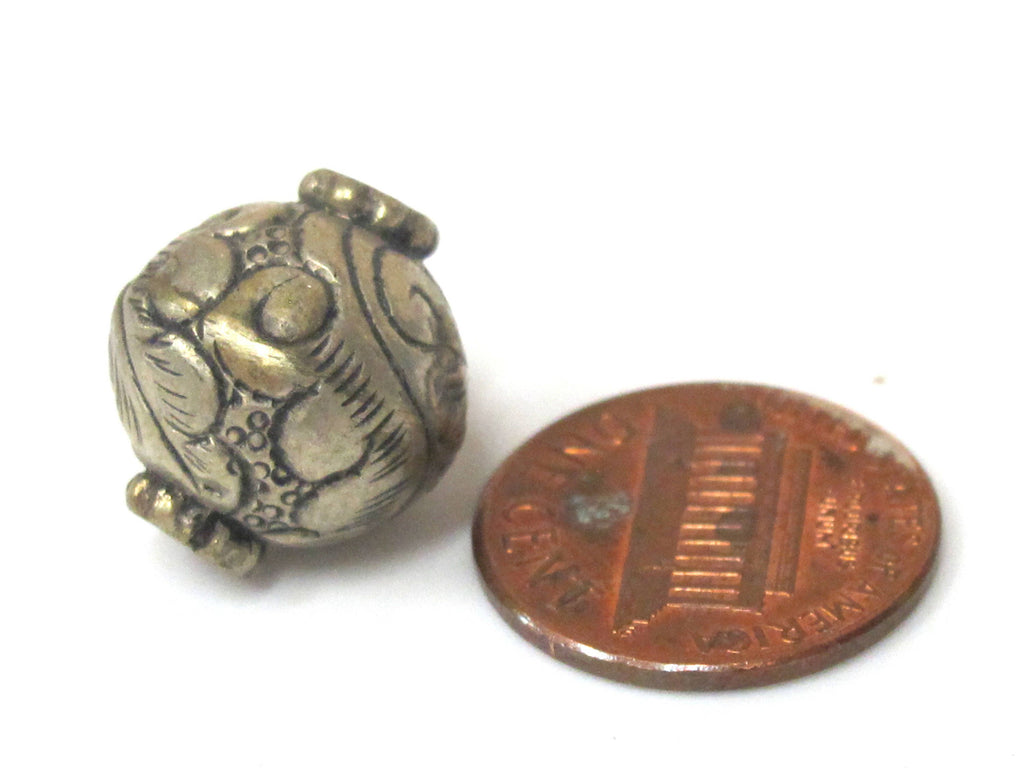 1 BEAD - Tibetan silver repousse carving floral design rondelle oval shape beads from Nepal - BD966