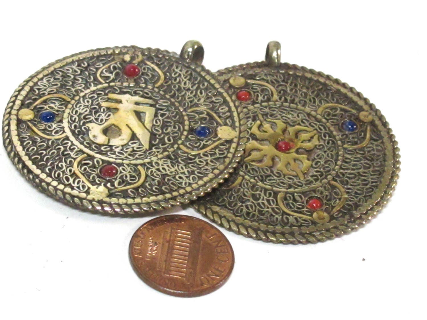 1 Pendant - Reversible Om double dorje Brass filigree pendant from Nepal - PM555