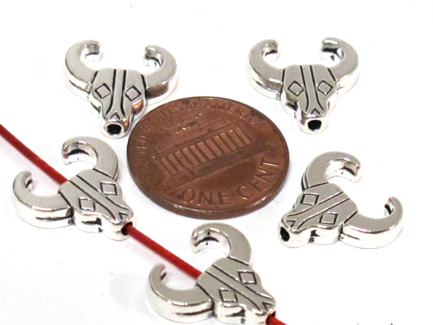 8 cattle skull bull charm beads -Farm cattle buffalo animal bull head shape silver tone metal beads - BD956