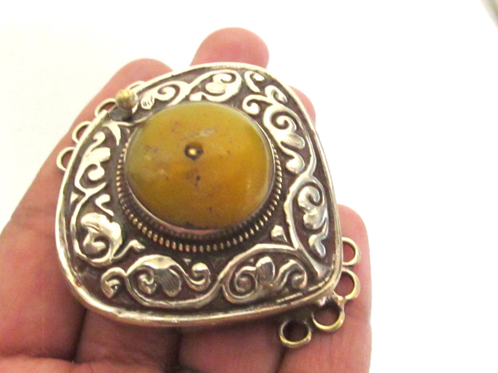 1 clasp - Large size Triangle shape ethnic Tibetan copal resin inlaid statement box clasp pendant from Nepal - LN036