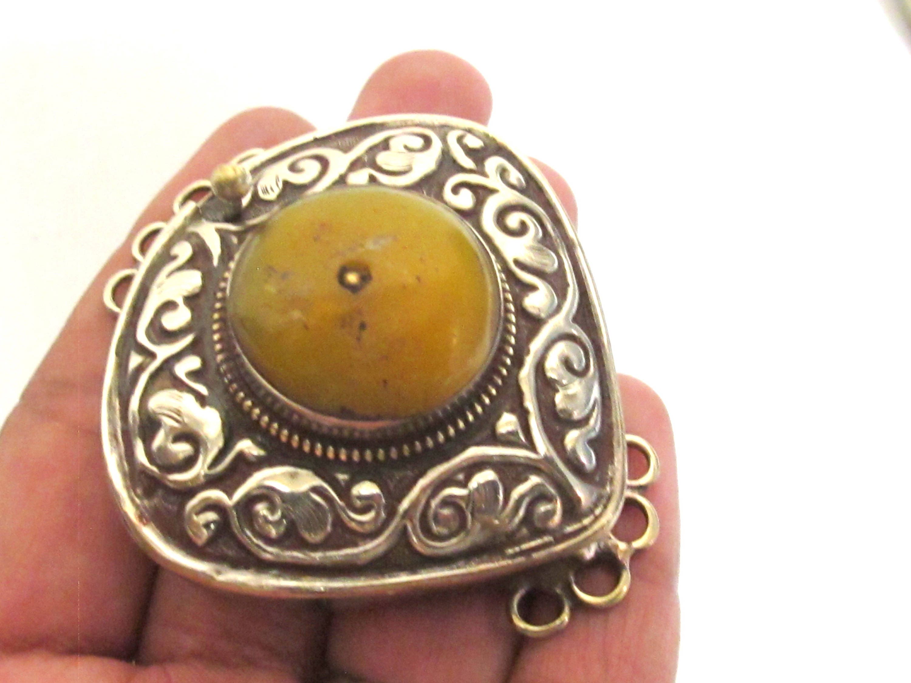 1 clasp - Large size Triangle shape ethnic Tibetan copal resin inlaid statement box clasp pendant from Nepal - LN036