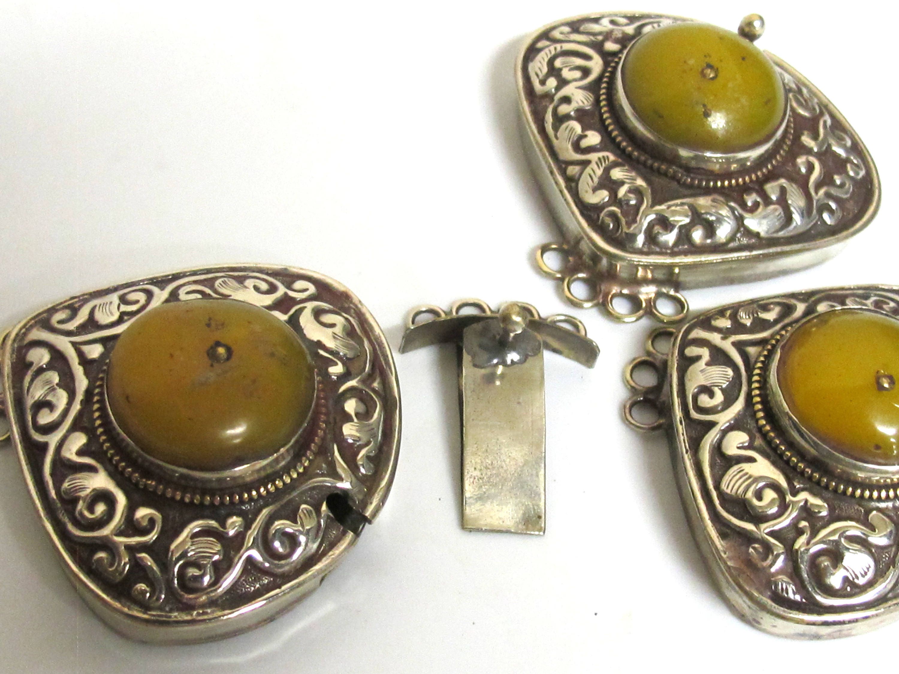 1 clasp - Large size Triangle shape ethnic Tibetan copal resin inlaid statement box clasp pendant from Nepal - LN036