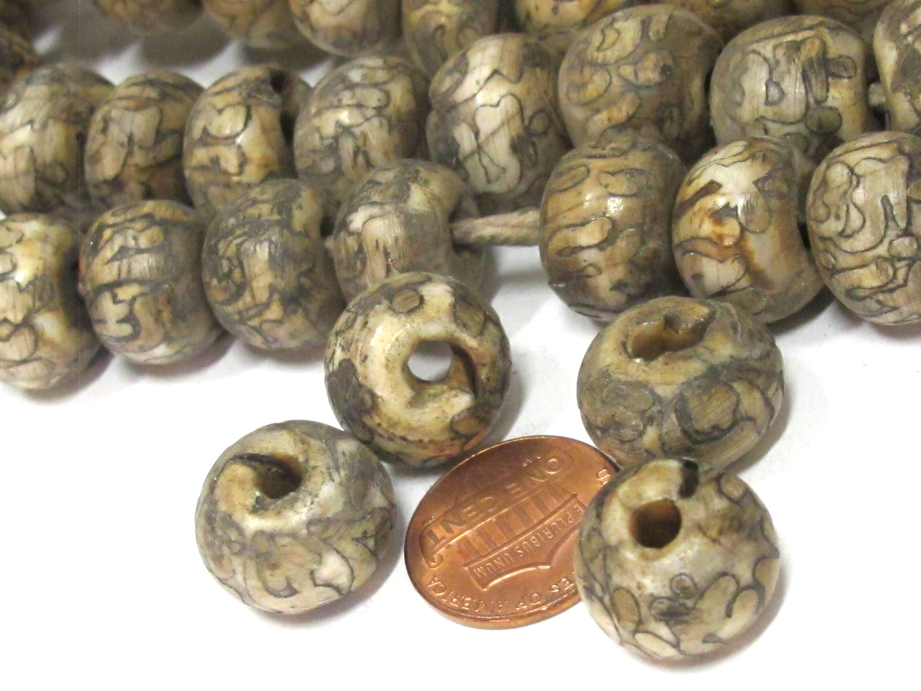 2 beads - Ethnic Tibetan Om mantra carved nature old naga conch shell chank beads - CH071