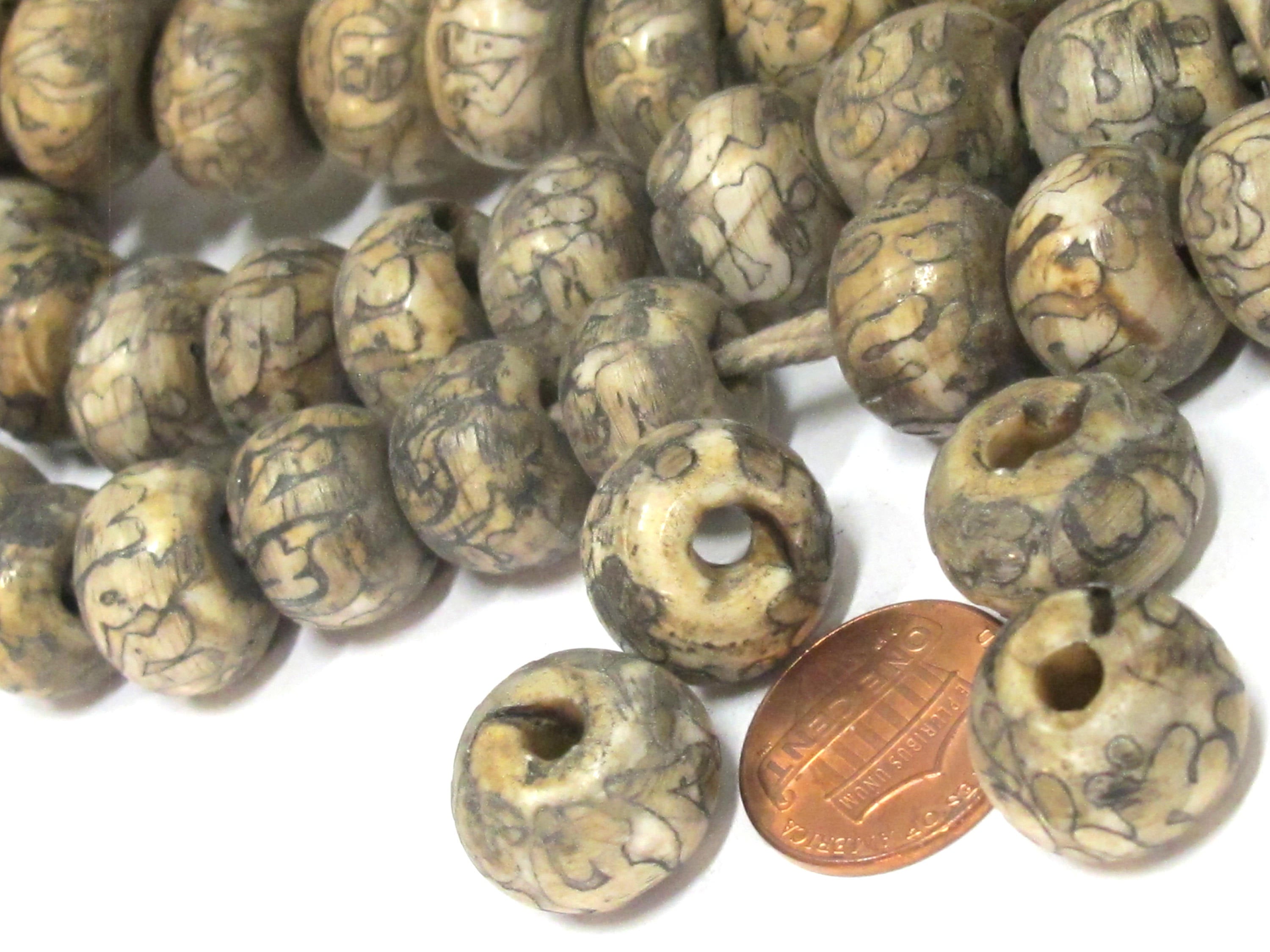 2 beads - Ethnic Tibetan Om mantra carved nature old naga conch shell chank beads - CH071
