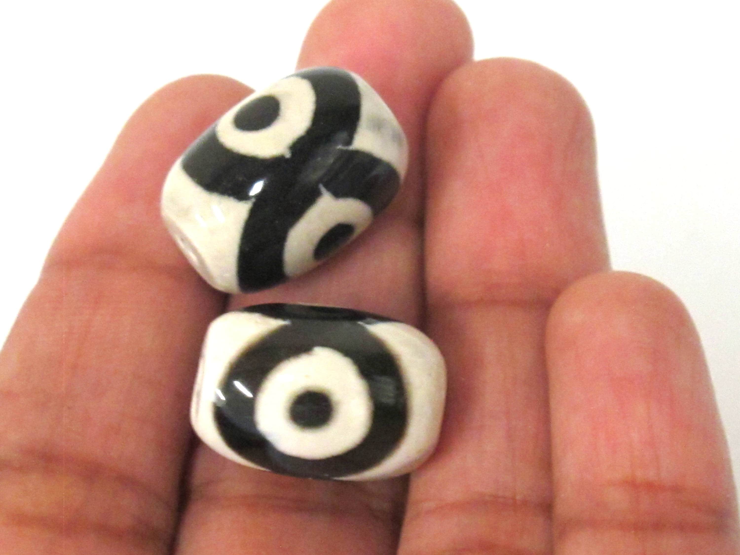 1 Bead - Ethnic Tibetan Dzi bead - Tibetan ethnic etched agate dzi thick barrel shape large size bead 17 -18 mm long - GM435