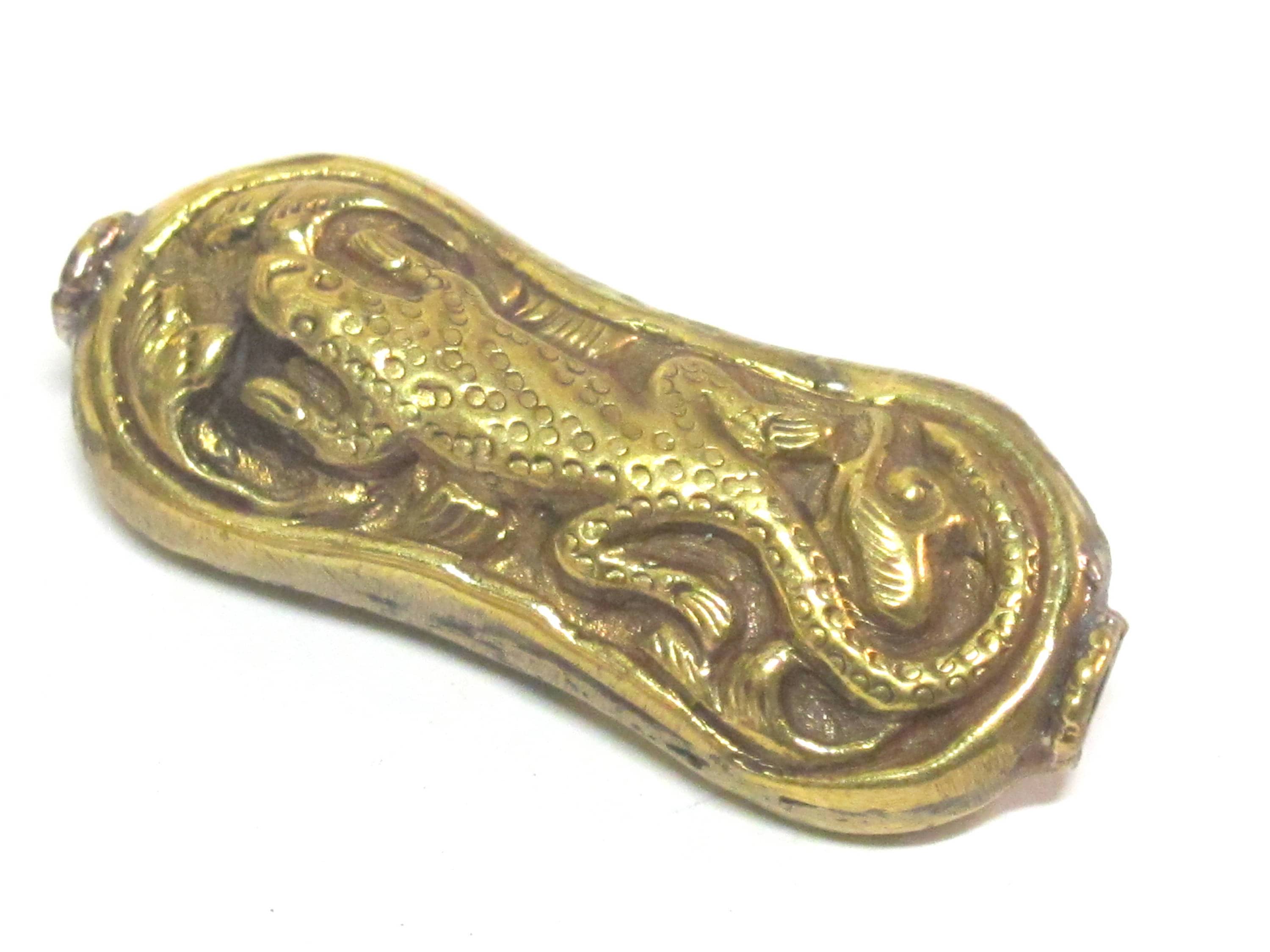 1 Bead - Large reversible Tibetan brass bead from Nepal with carved alligator lizard gecko - jewelry making supplies - BD185B