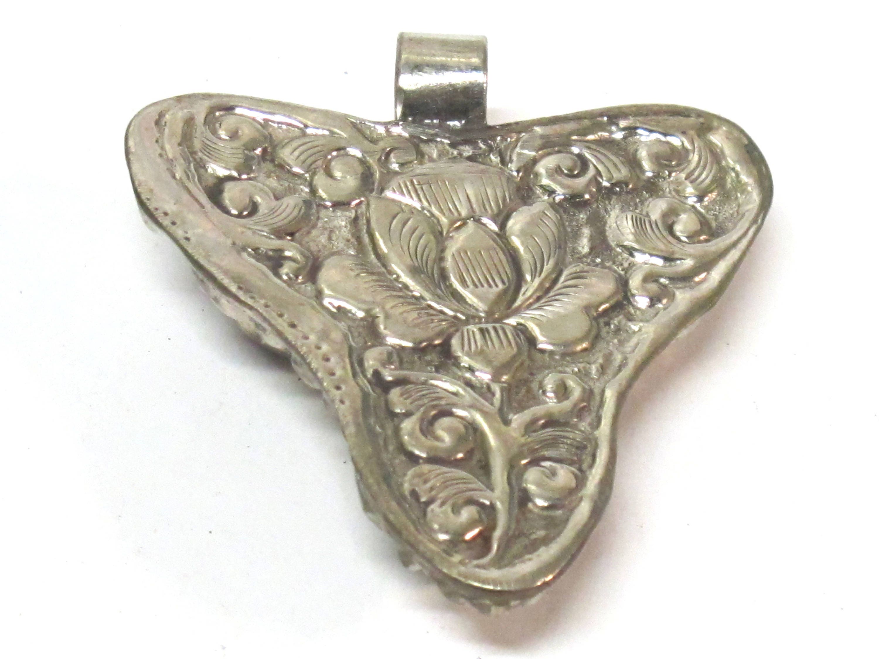 1 Pendant - Ethnic Tibetan triangular arrowhead shape inlaid pendant from Nepal with lotus flower on reverse side - PM585A