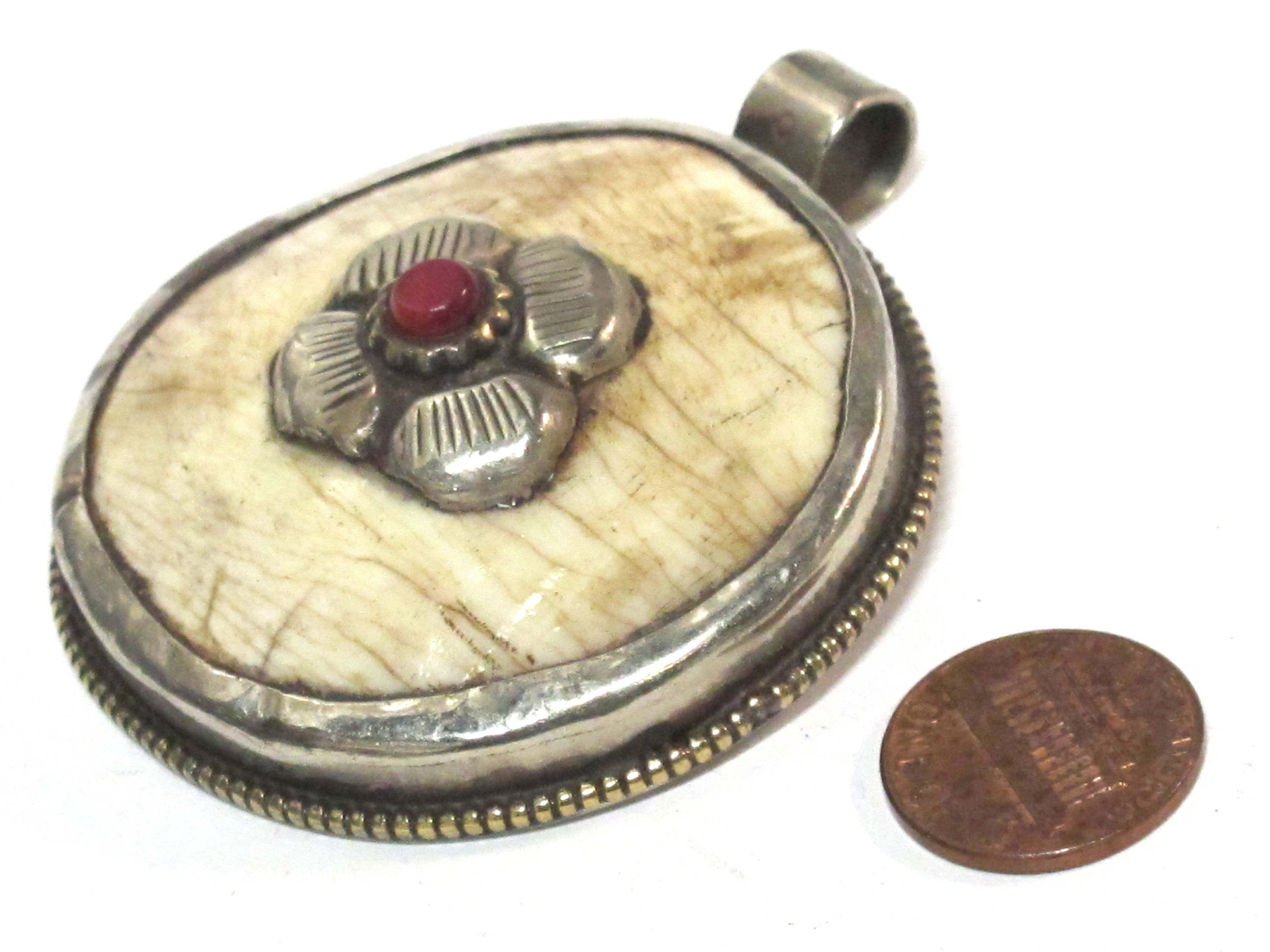 1 pendant - Ethnic Tibetan silver naga conch shell pendant with coral inlay and floral carving on reverse side - PM586A