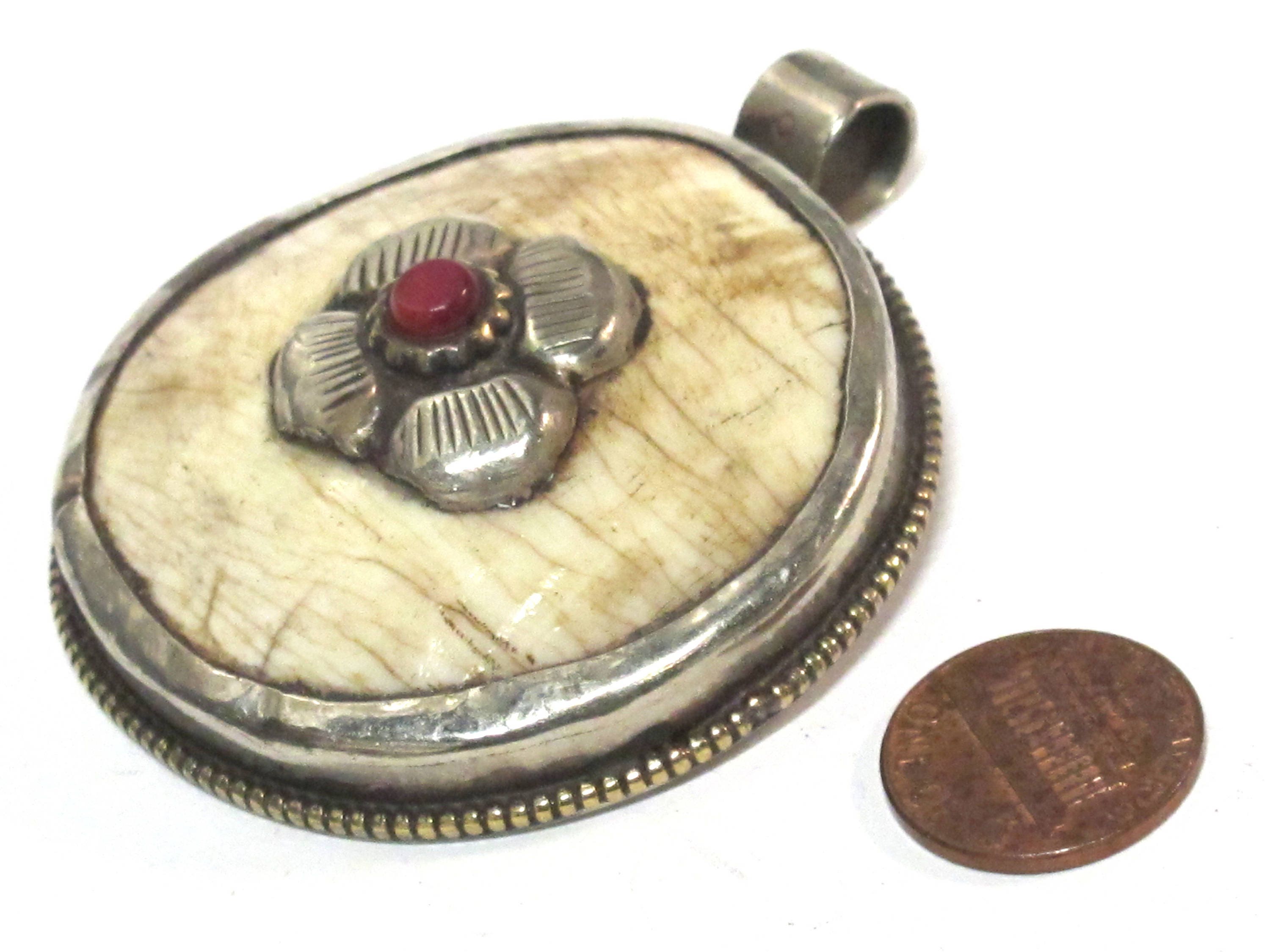 1 pendant - Ethnic Tibetan silver naga conch shell pendant with coral inlay and floral carving on reverse side - PM586A